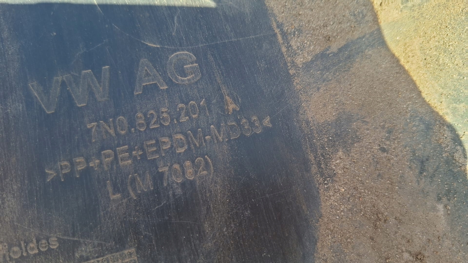 Blende Abdeckung Unterfahrschutz links VW SHARAN II 7N0825201A