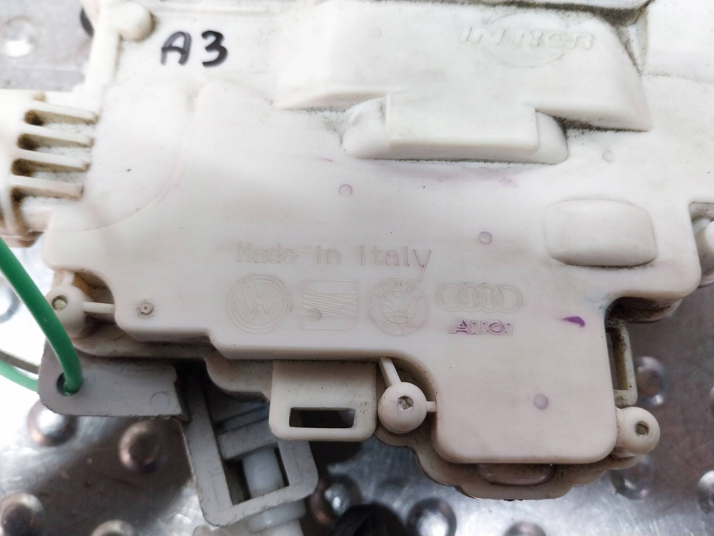 lock door right front 4F1837016 AUDI A6 C6 A3 8P EUROPA 7PIN