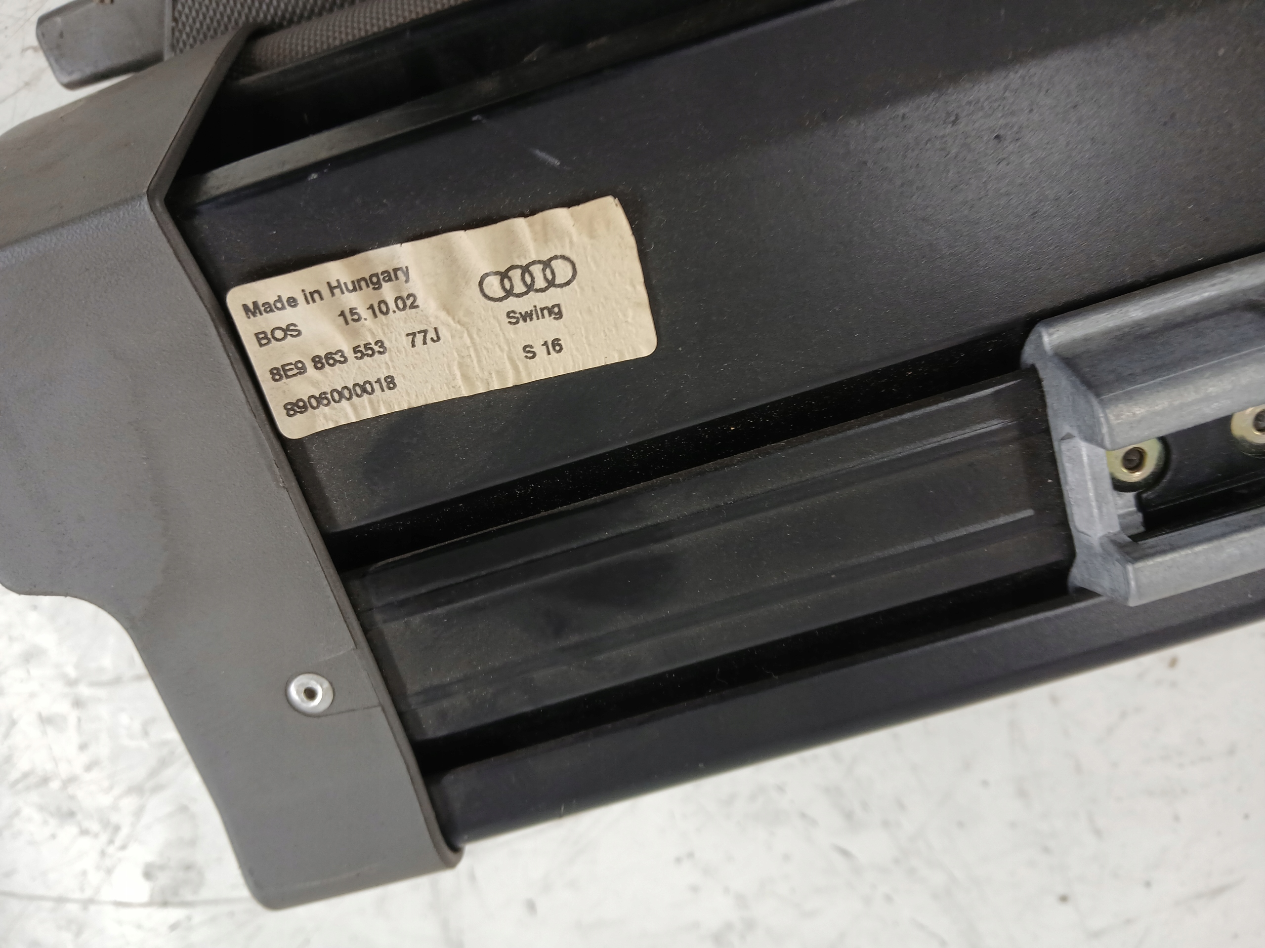 AUDI A4 B6 blinds boot 8E9863553 SPRAWNA