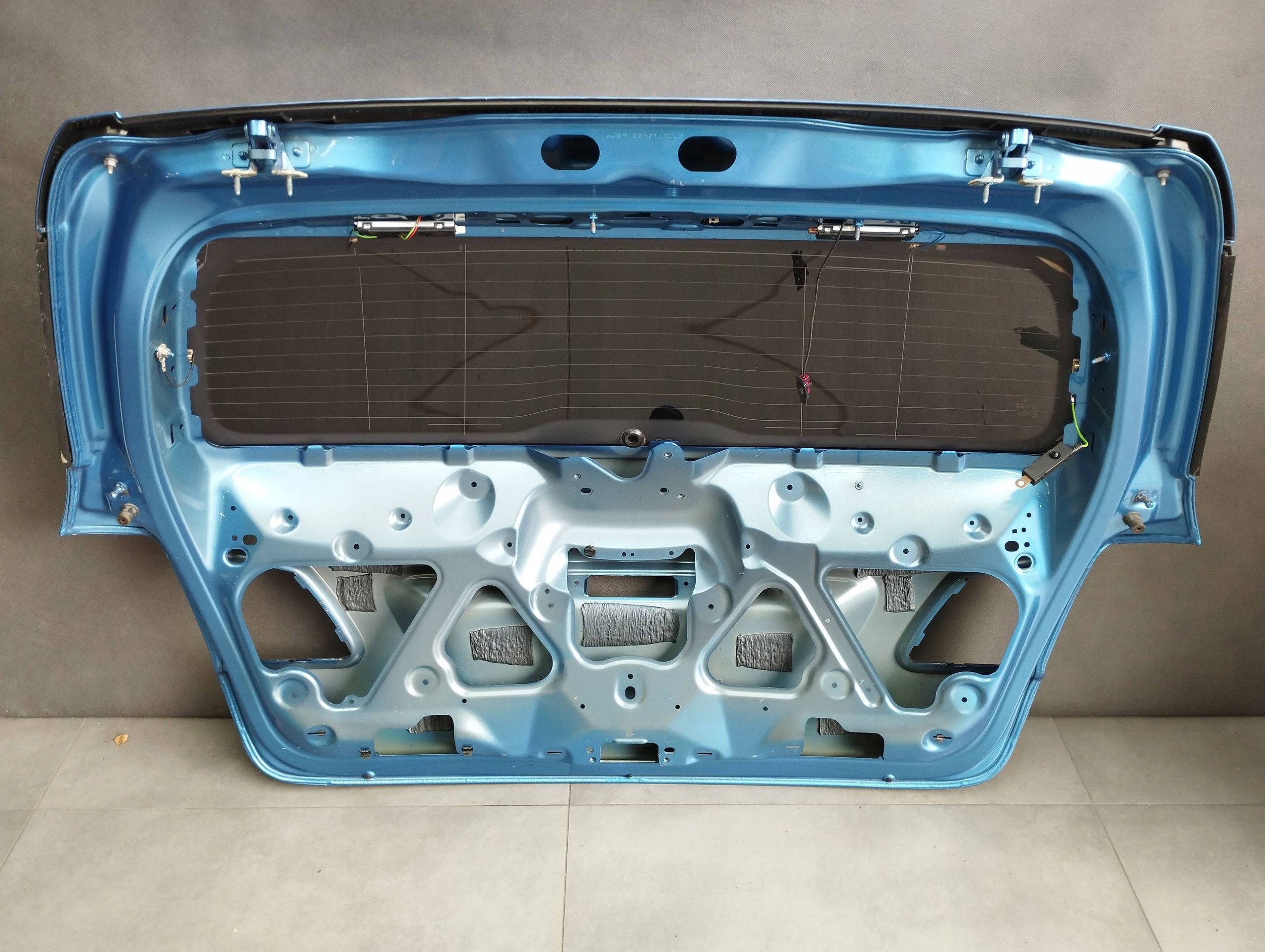 Mercedes-Benz B W246 W242 boot door window 162