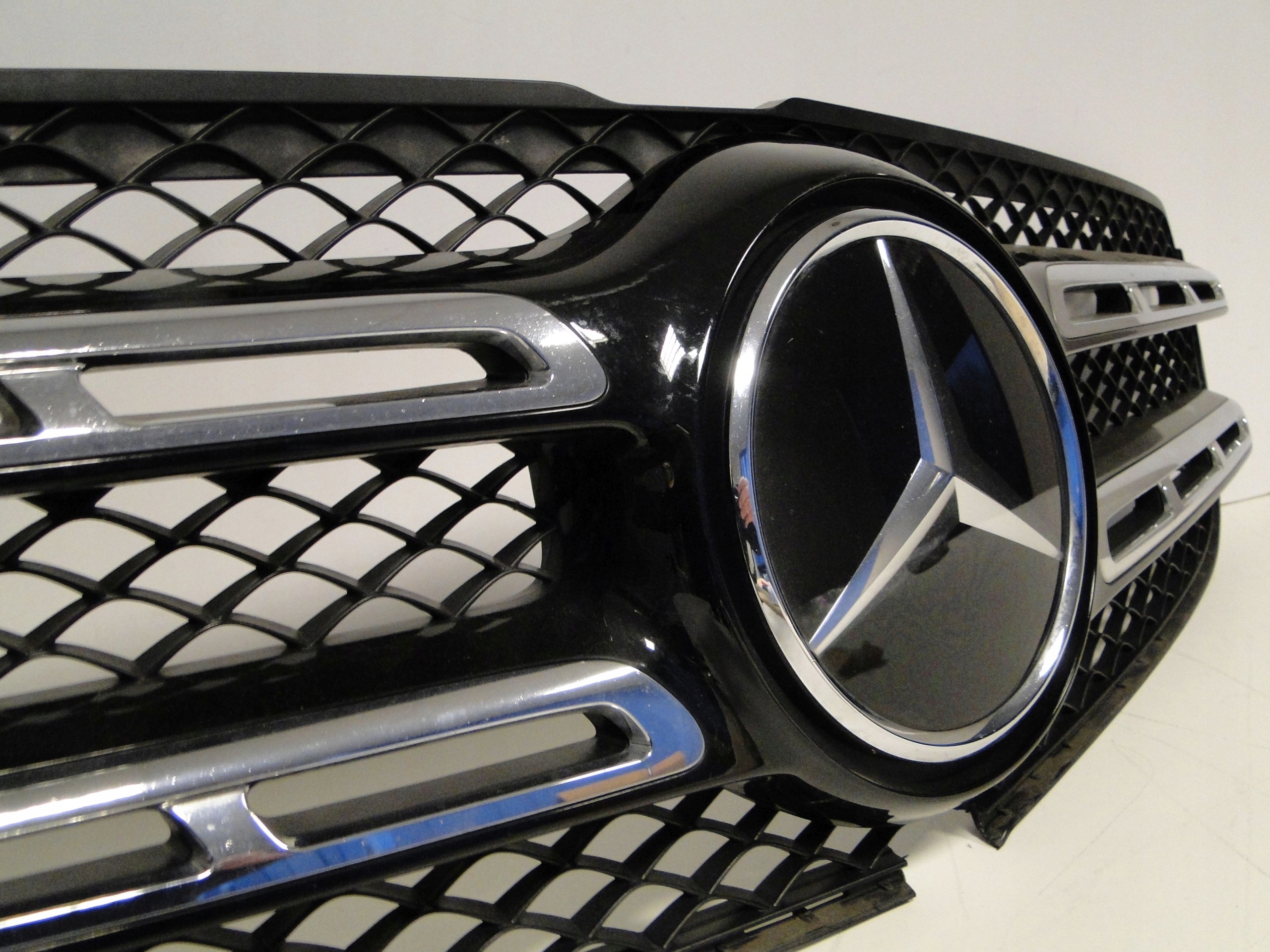 MERCEDES GLS X166 166 GRILL ATRAPA AMG NA KAMERĘ RADAR Producent części Mercedes-Benz OE