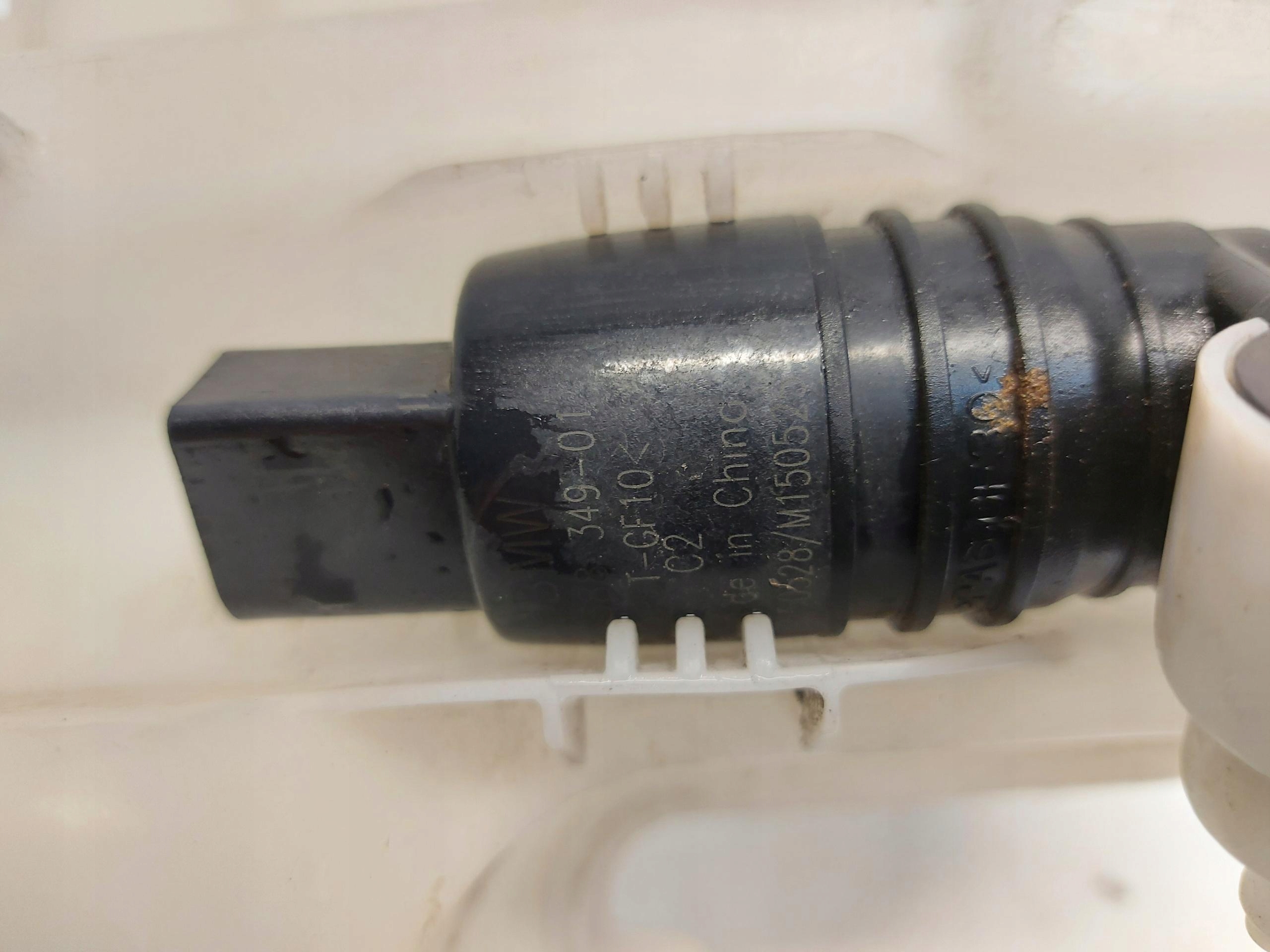 BMW i3 i01 REX washer fluid tank 7304020