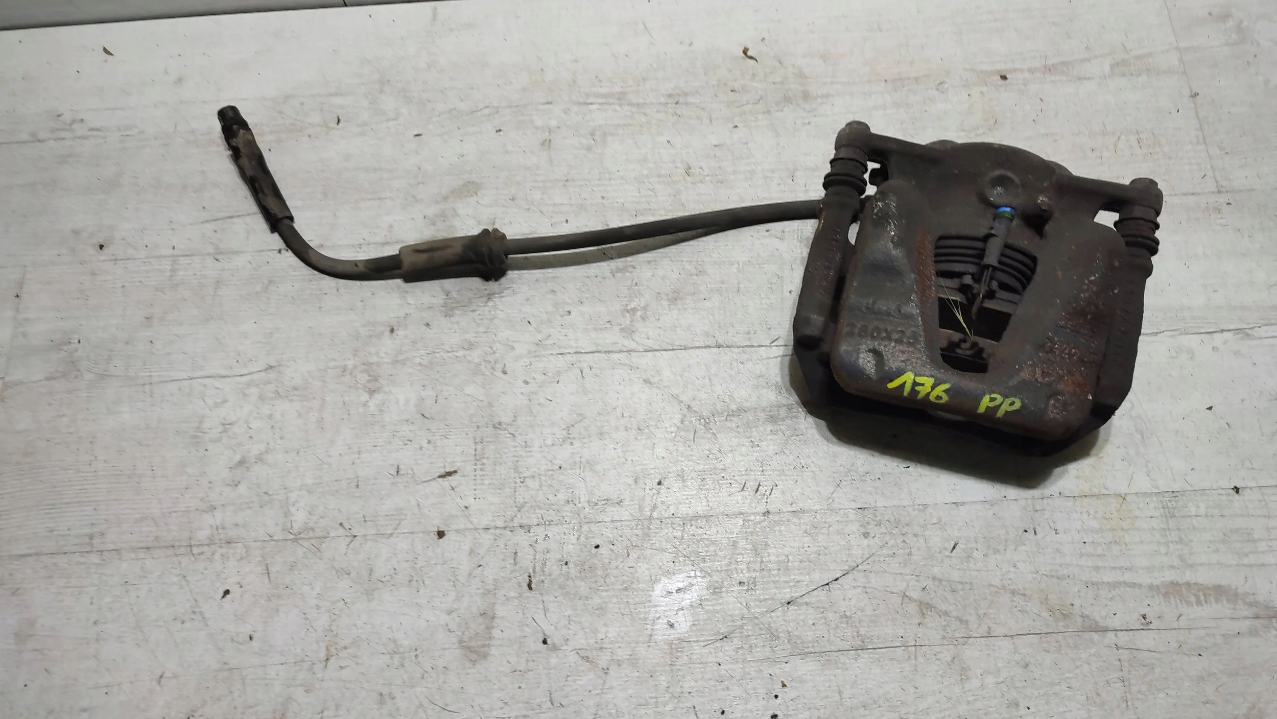 Mercedes-Benz A W176 2017 front side right caliper
