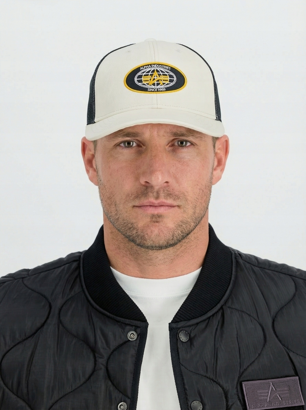 Kšiltovka World Trucker Cap bone white
