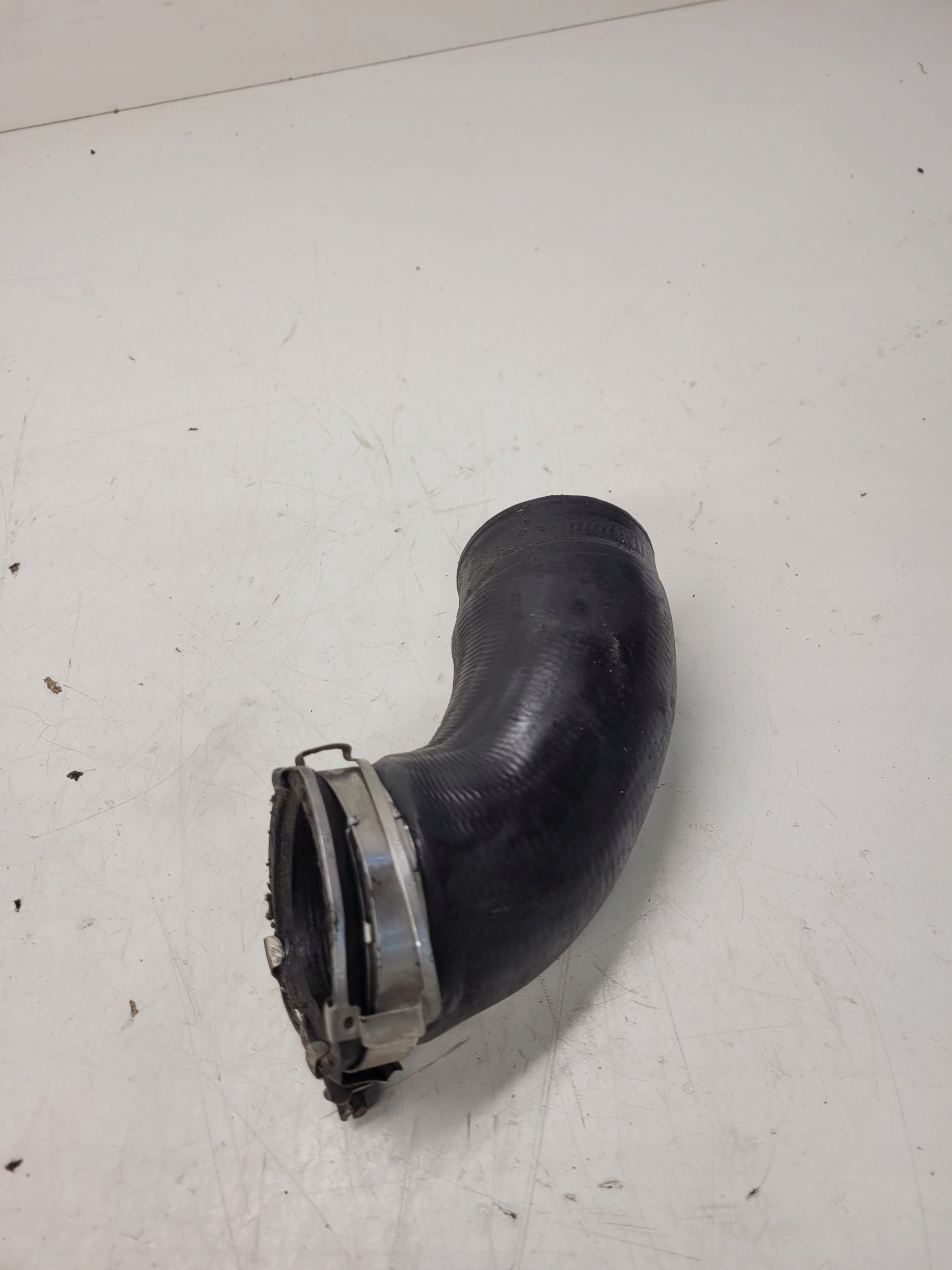 vedení hadice intercoolera AUDI VW 2.0 5N0145838