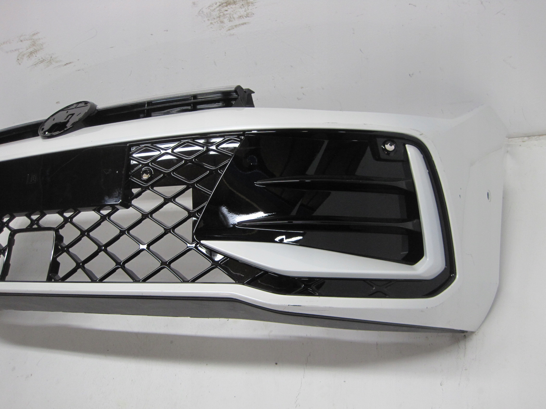 bumper VW PASSAT B9 3J0 R-LINE LED below 6 PDC below RADAR front front