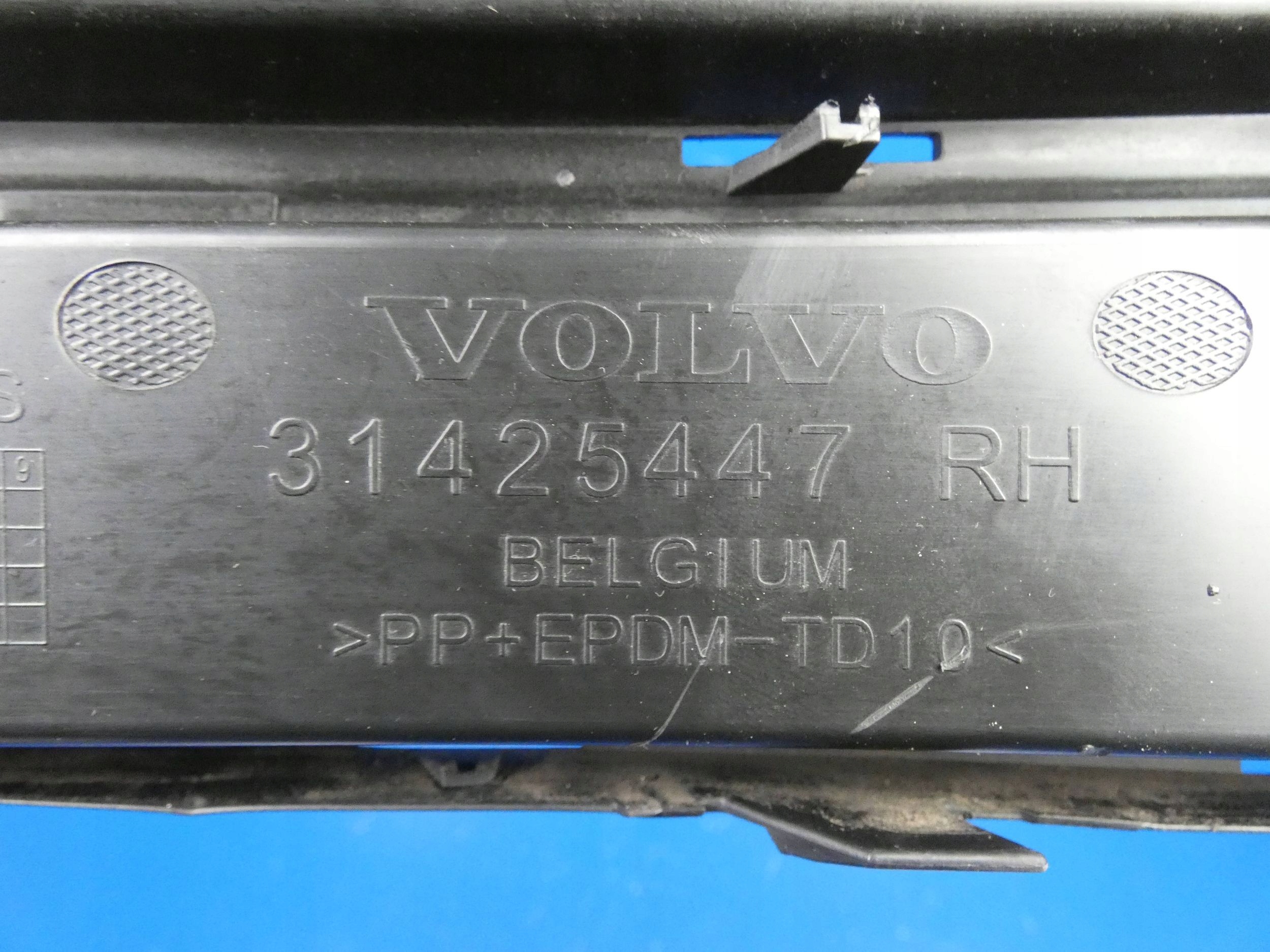 VOLVO V90 S90 II grid of a bumper right right front front