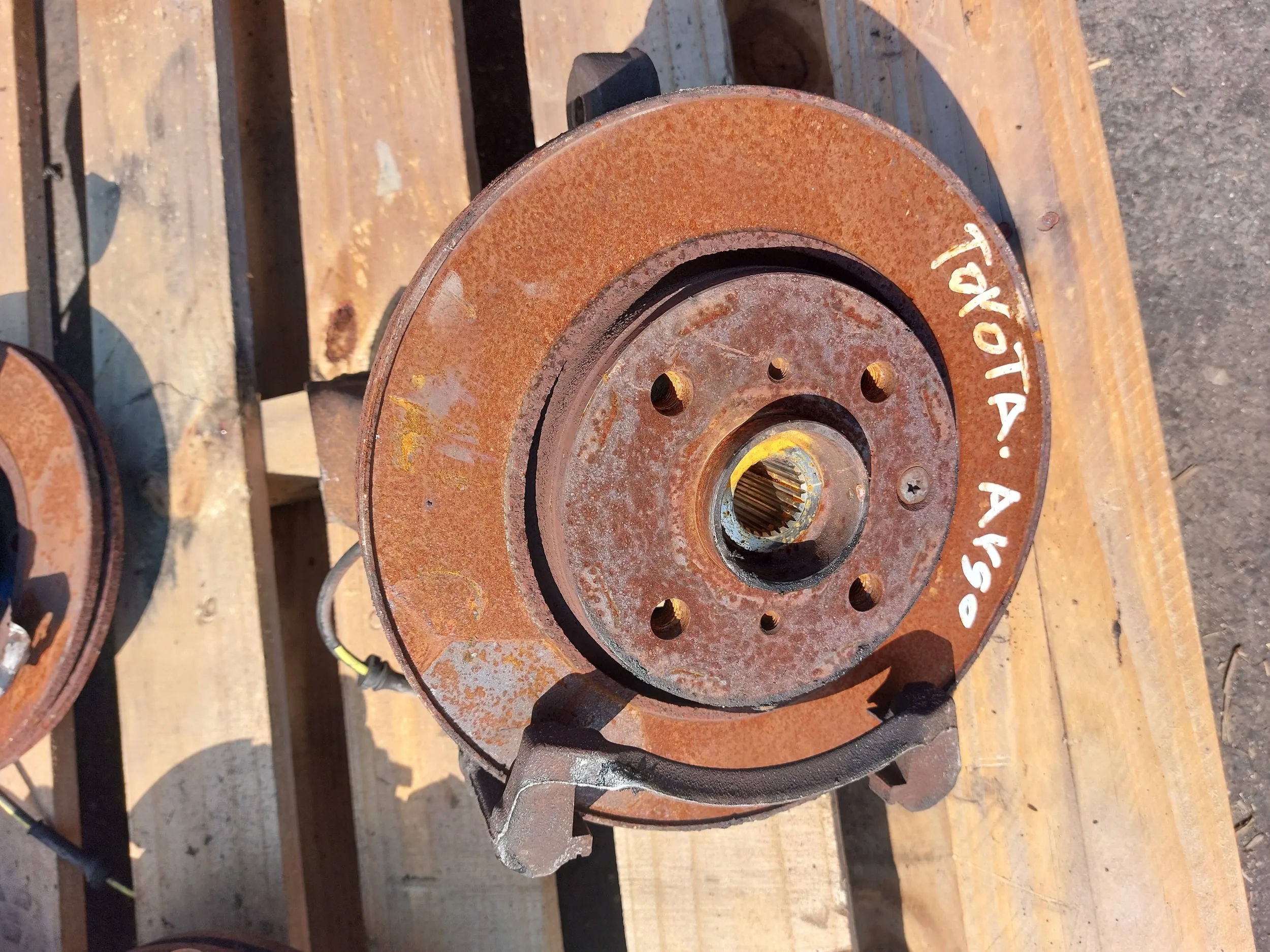 swing left Toyota Aygo and 06-14