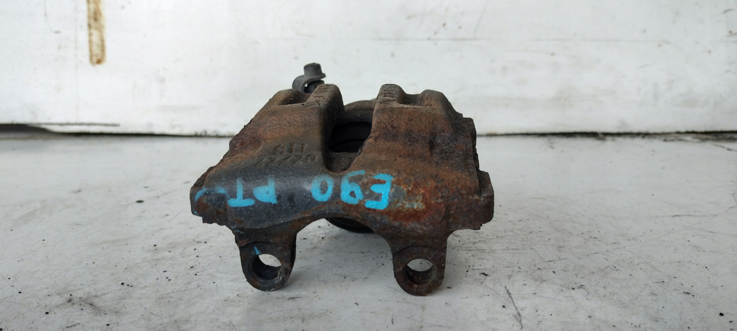 BMW E90 caliper brake right rear part