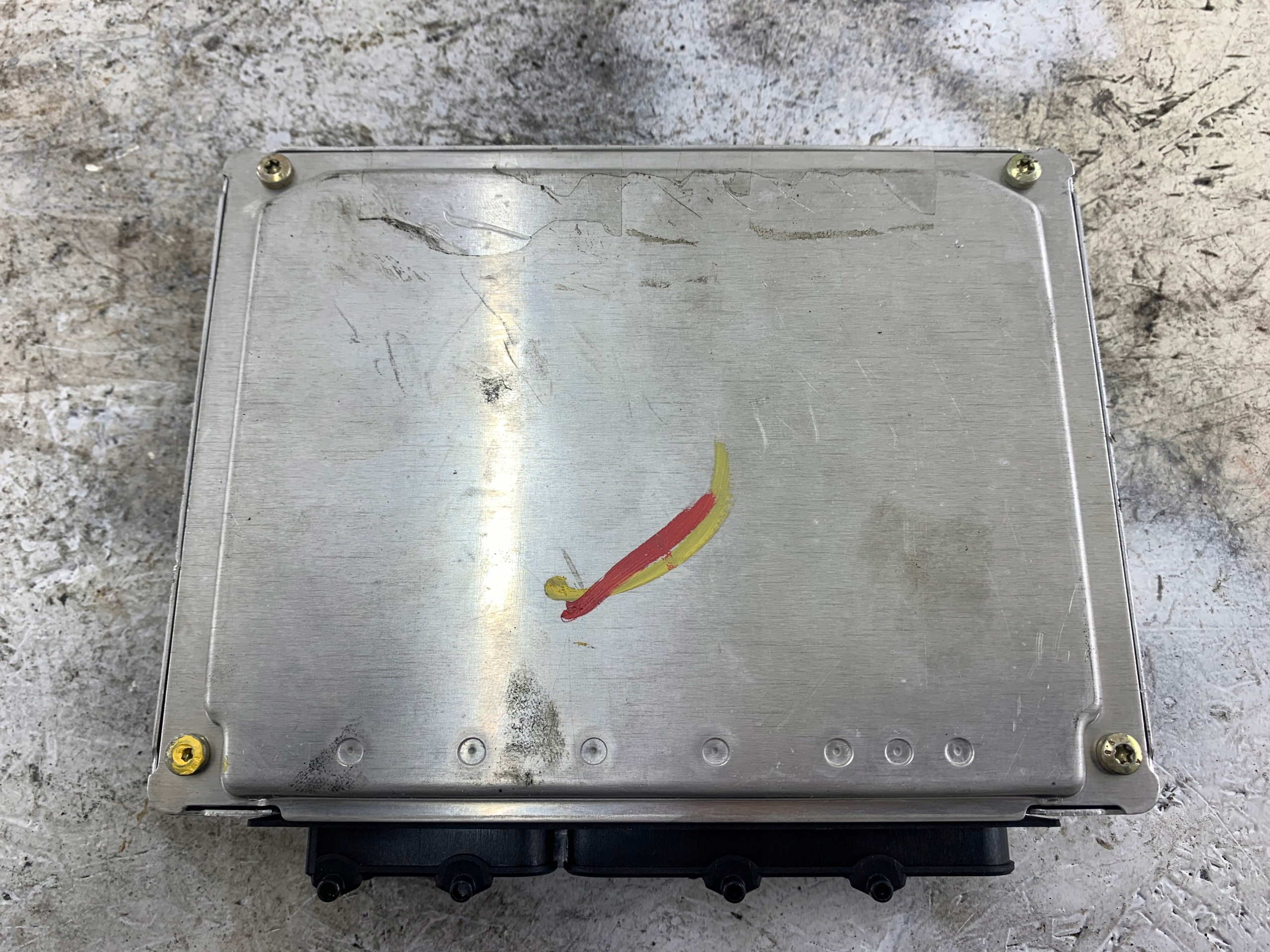 AUDI A6 C5 2.4 control unit of the engine 4B0907552F