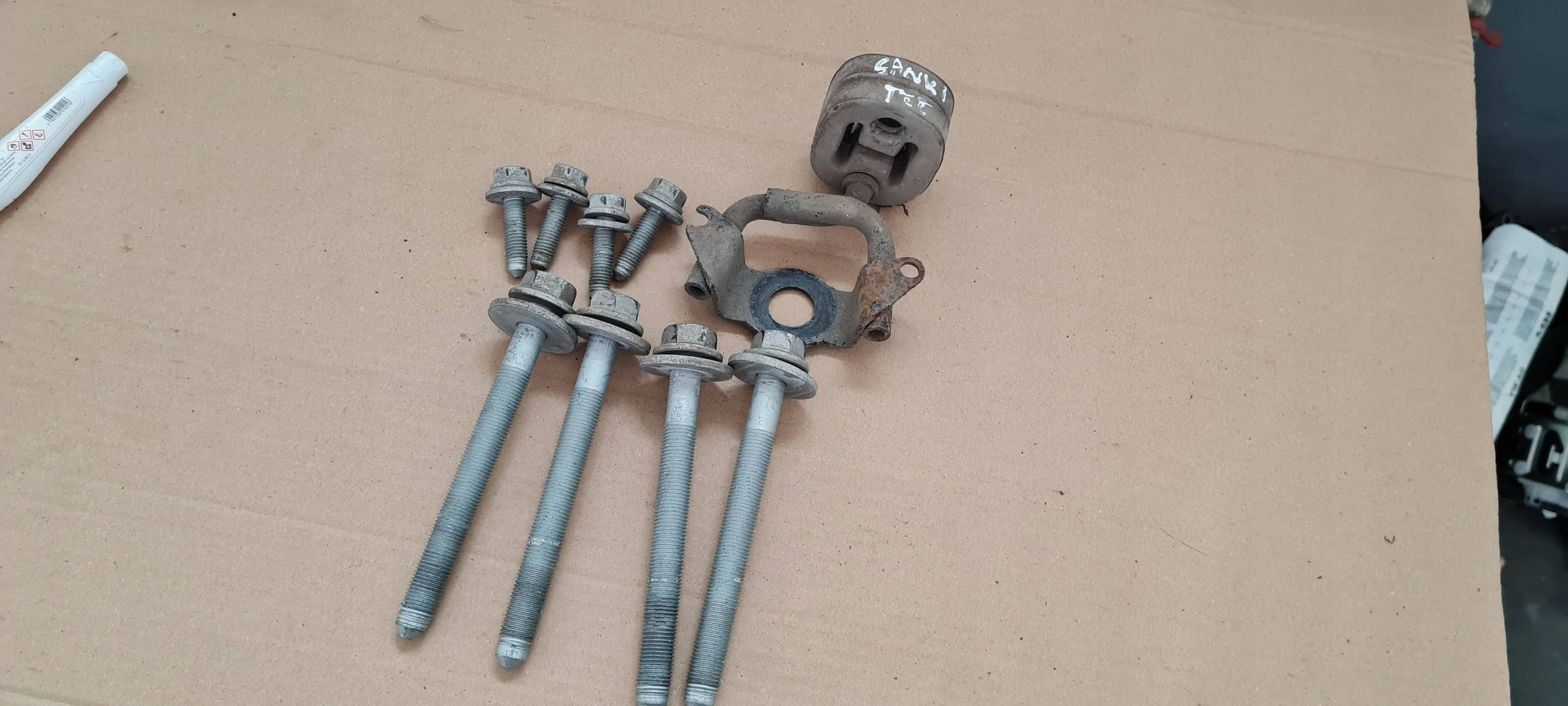 A6 C8 4K screws springing siders KOLYSKI SANEK A7 4K
