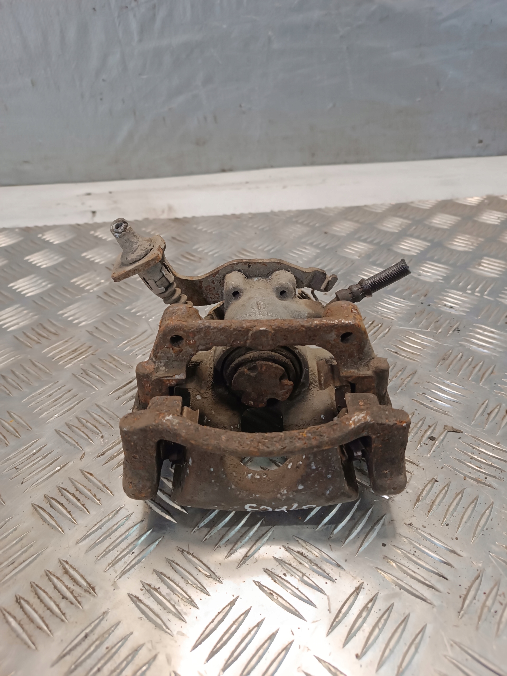 caliper brake right rear part TOYOTA AURIS and 1.4D