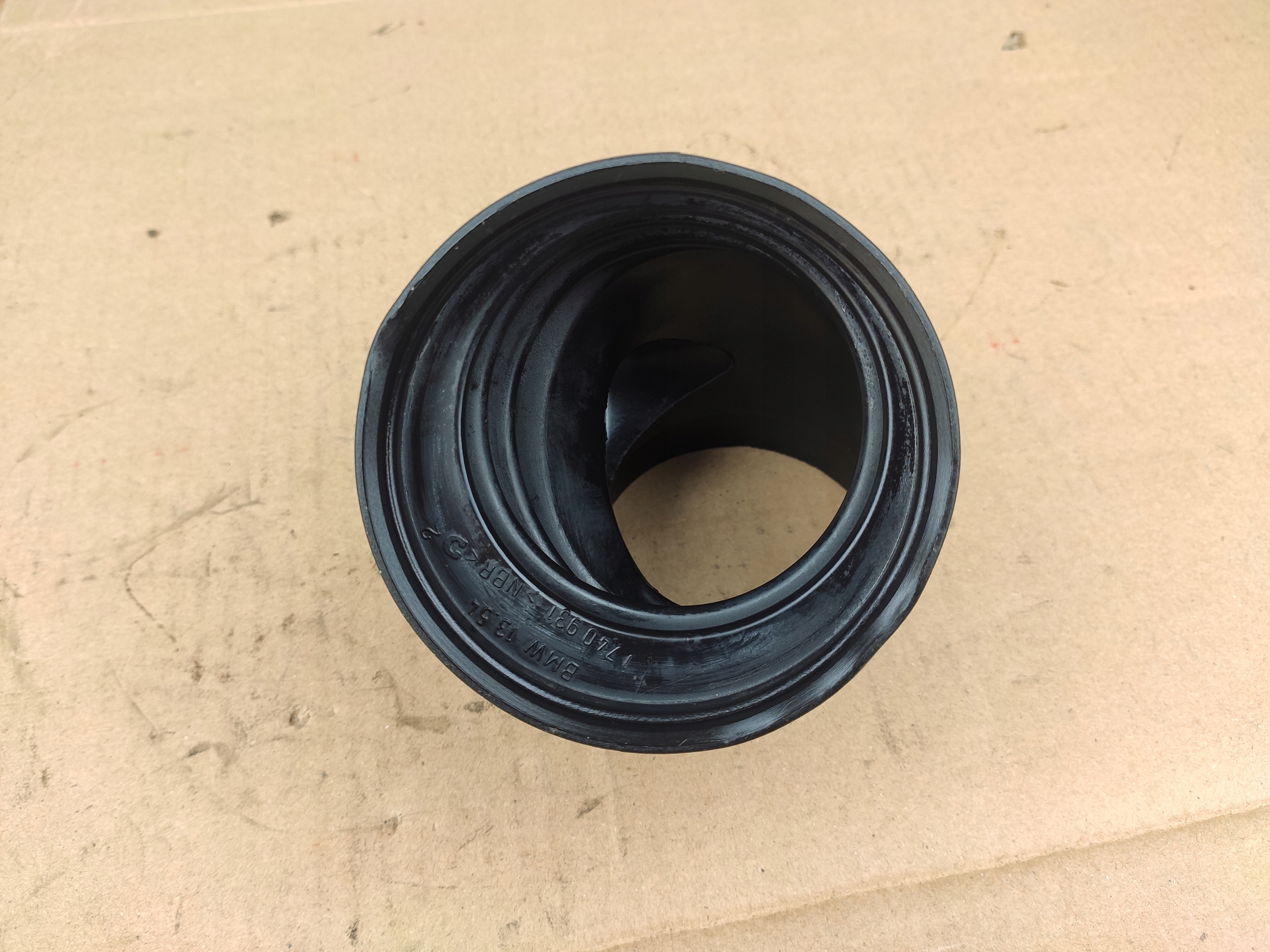 BMW E38 E39 PRZEWÓD RURA POWIETRZA M52 1740931 Typ samochodu Samochody osobowe