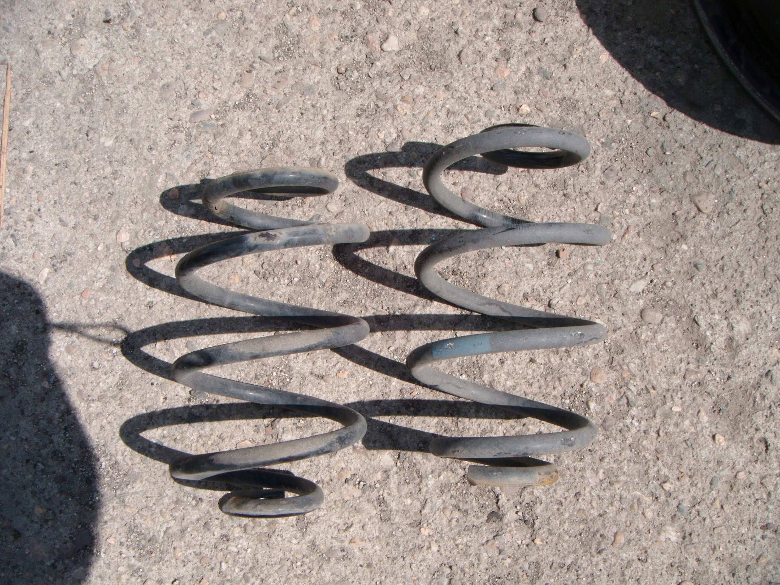 MICRA K12 03-10 SPRĘŻYNY TYŁ KOMPLET