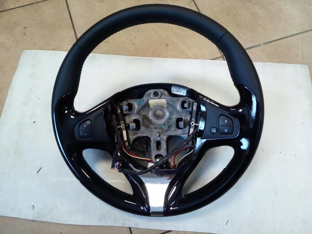 484008001R 6224690 - РУЛЕВОЕ КОЛЕСО RENAULT CAPTUR '13 - >17.*