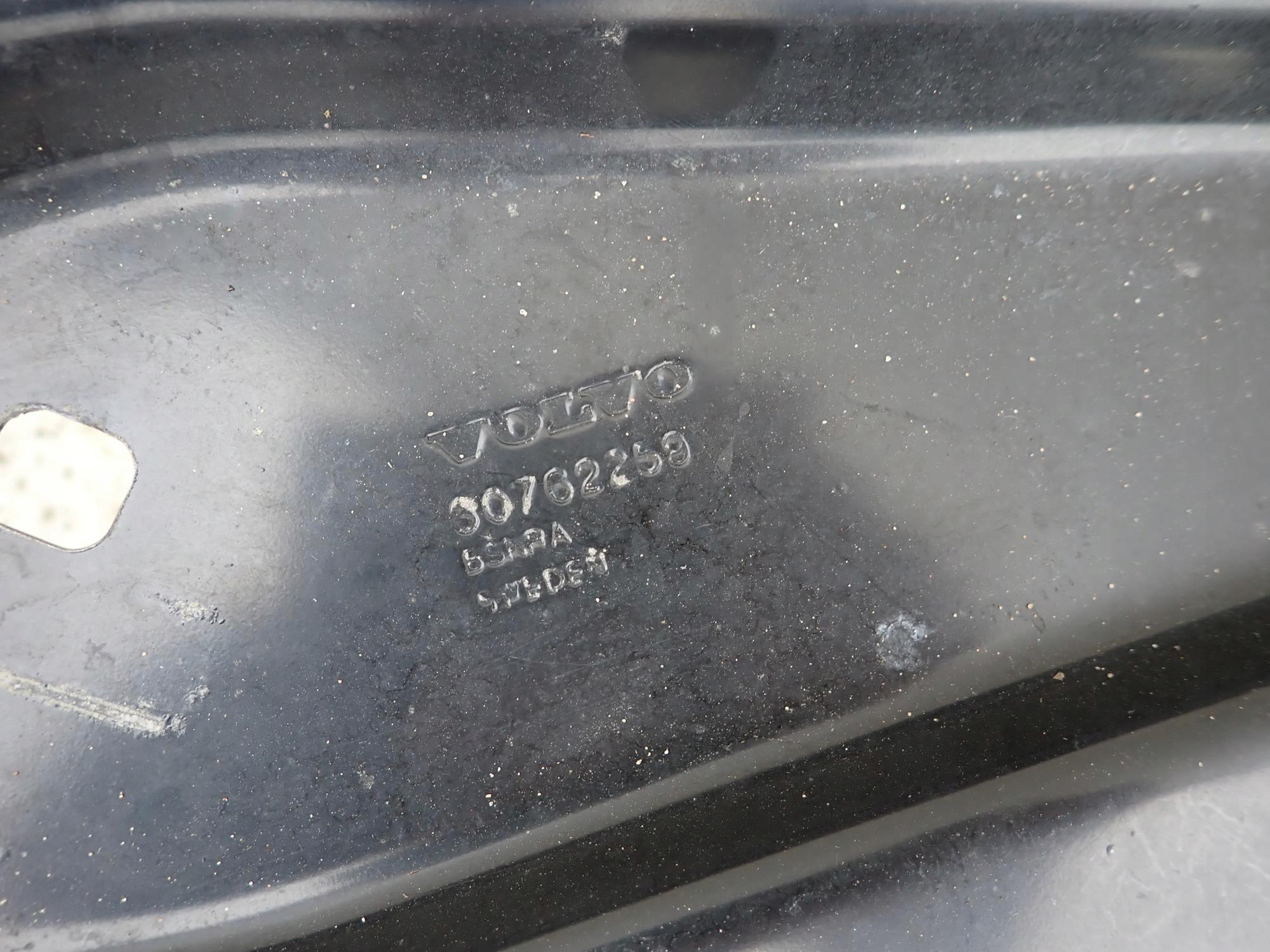 VOLVO XC60 and 1 LIFT 13-17 support panel for radiators pillar