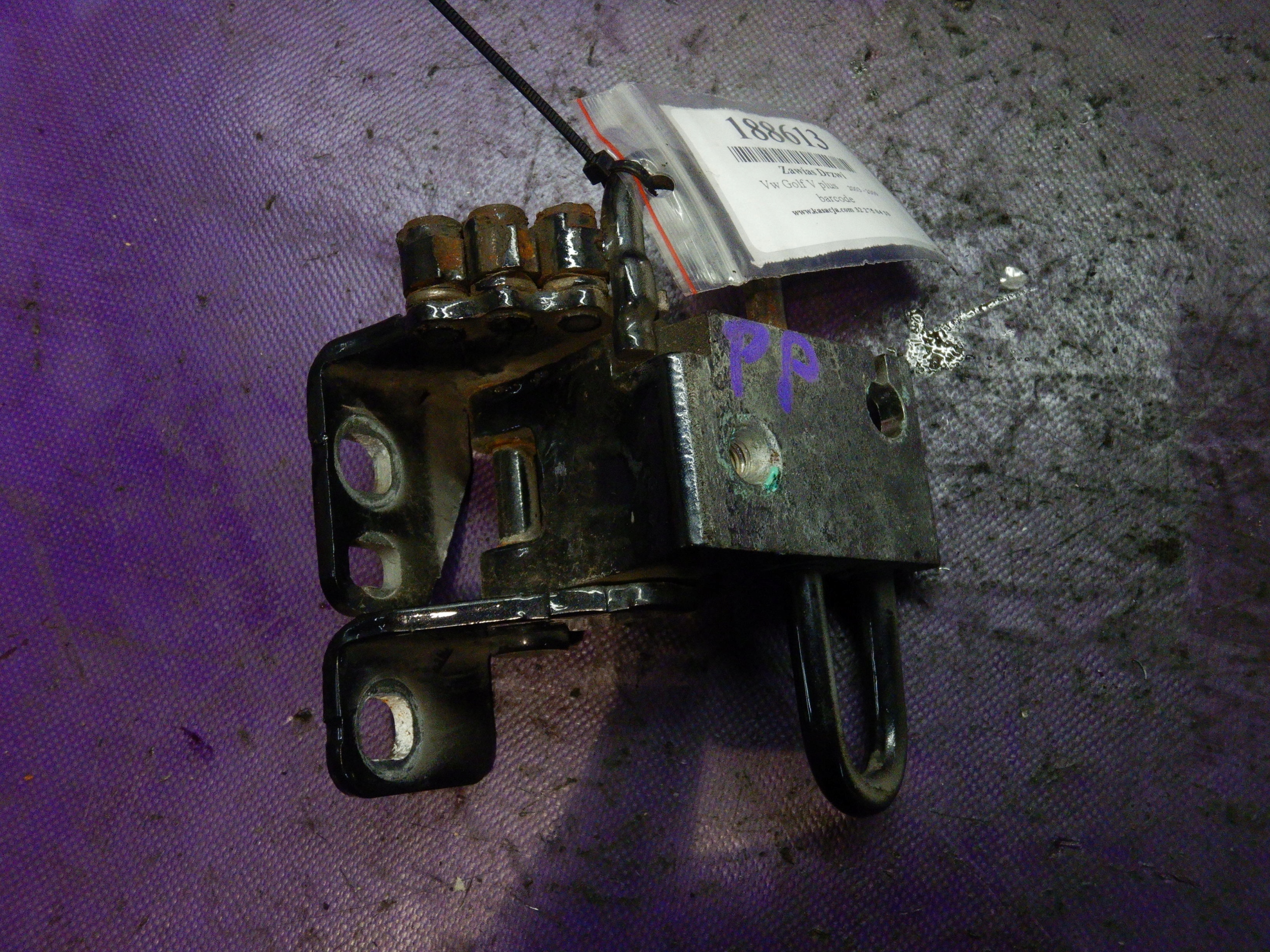 GOLF V PLUS 03- ZAWIAS DRZWI PRAWY PRZÓD 1K0831412 Producent części Volkswagen OE