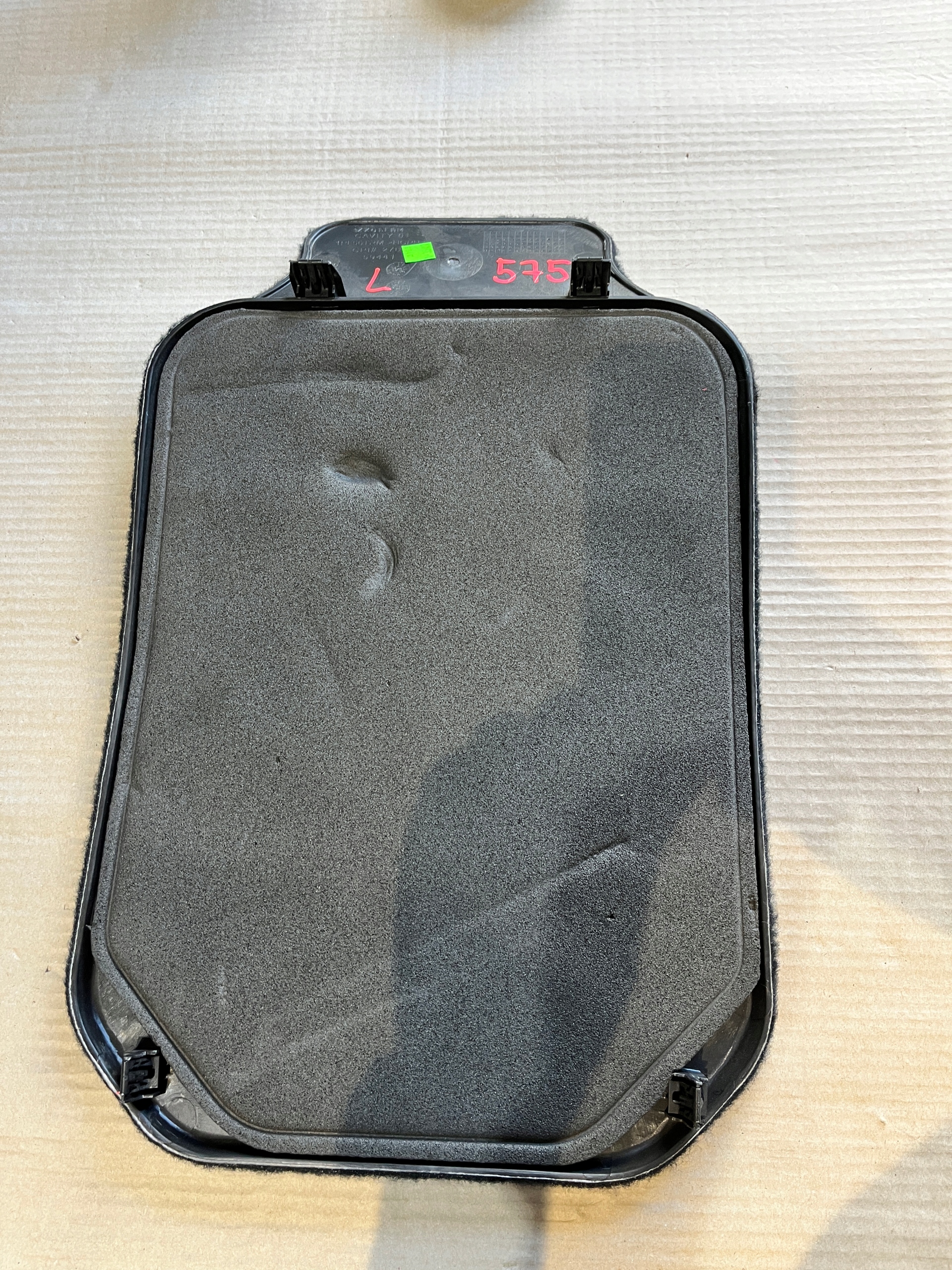 575 JEEP GRAND CHEROKEE WK2 OSŁONA ZAŚLEPKA PODŁOGI Producent części Jeep OE