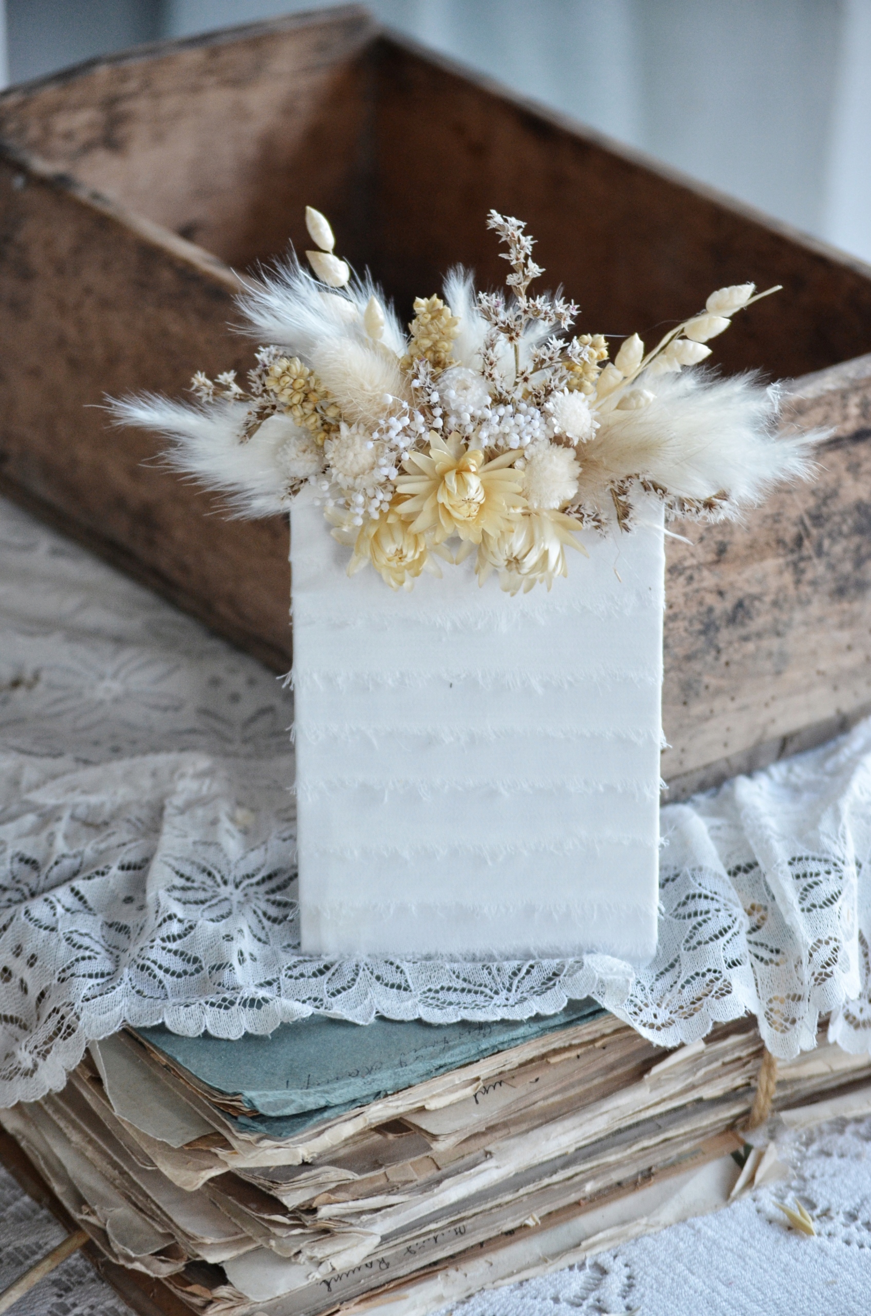 WIANEK Opaska na głowę suszone kwiaty Rustykalna 03 + poszetka Kolor dominujący ecru