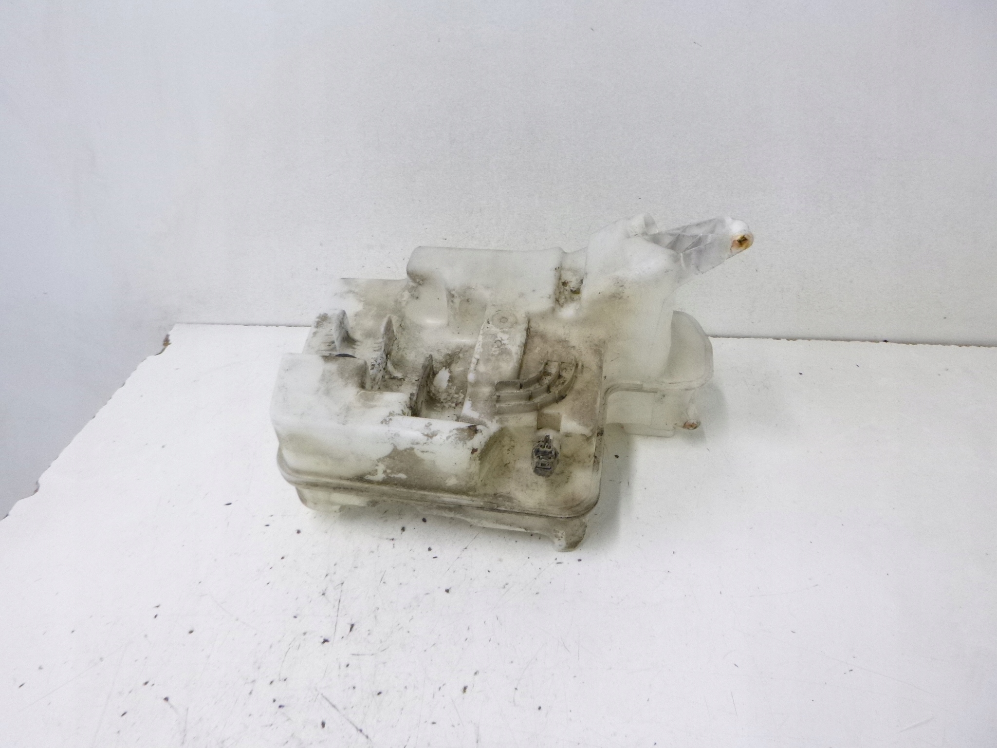 BEHÄLTER SPRITZDÜSE BMW E60 E61 2.0D 05R. XENON