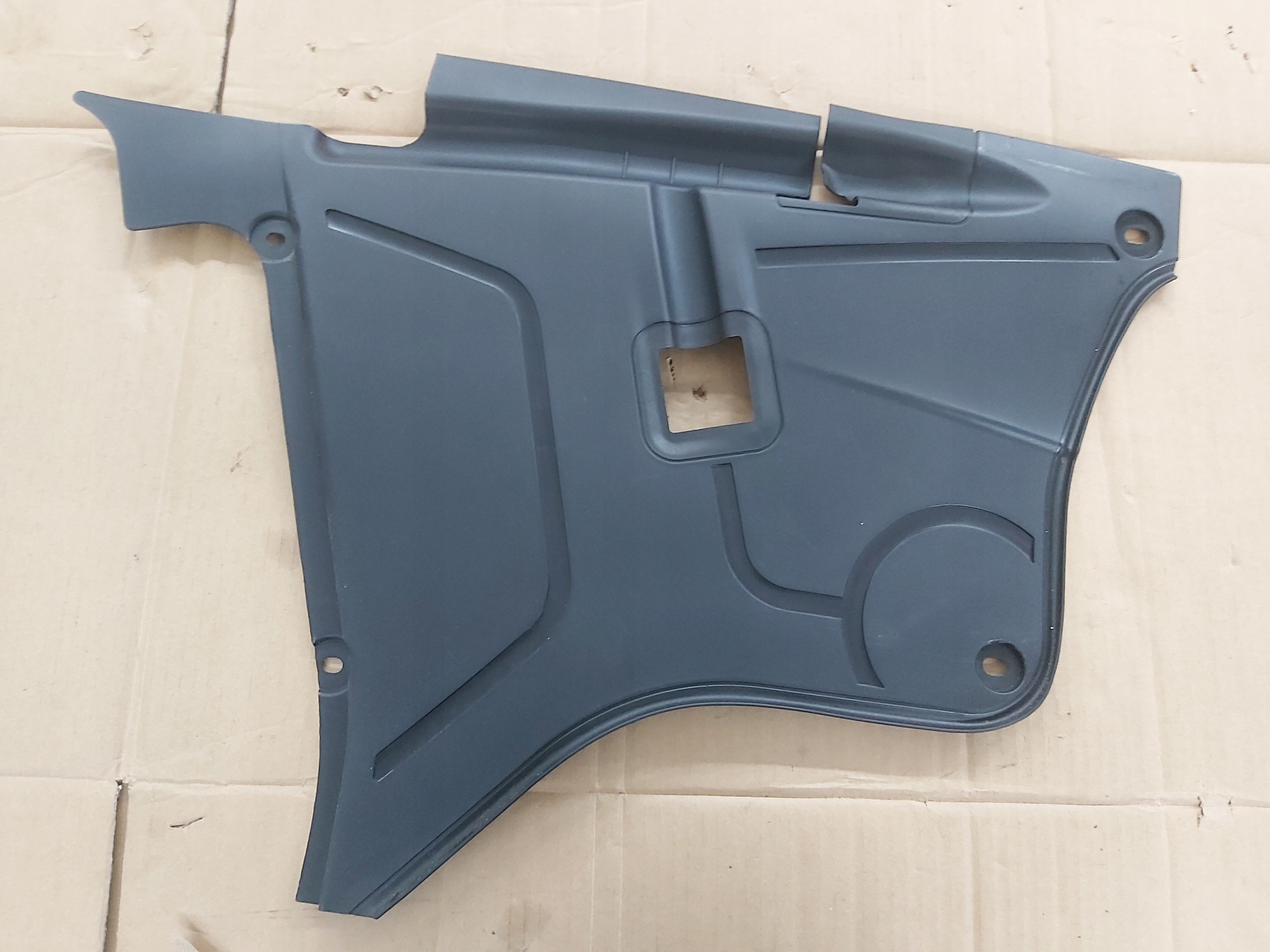 cover under the window left 2226800307 MERCEDES W222 BDB!!