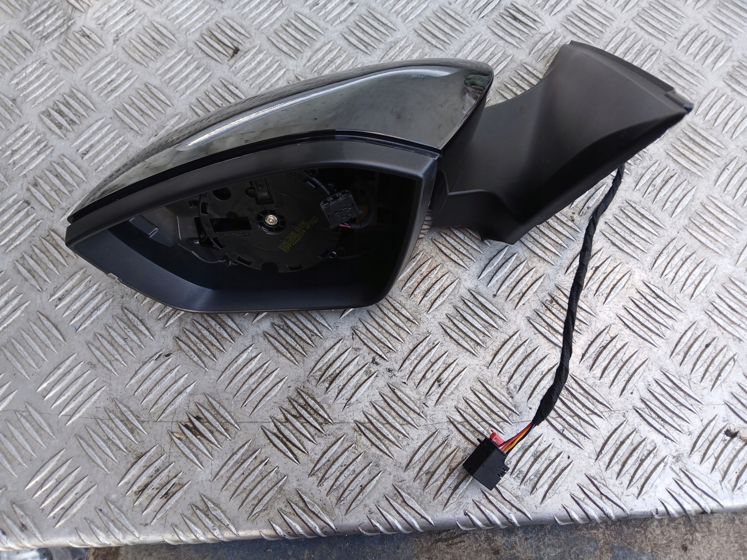 mirror left Skoda Kamiq 658857407 europa