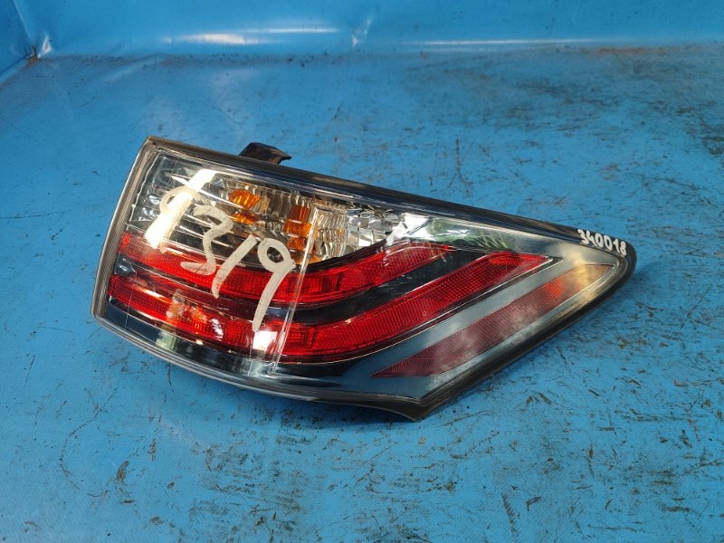 фонарь правый lexus CT200 11-17