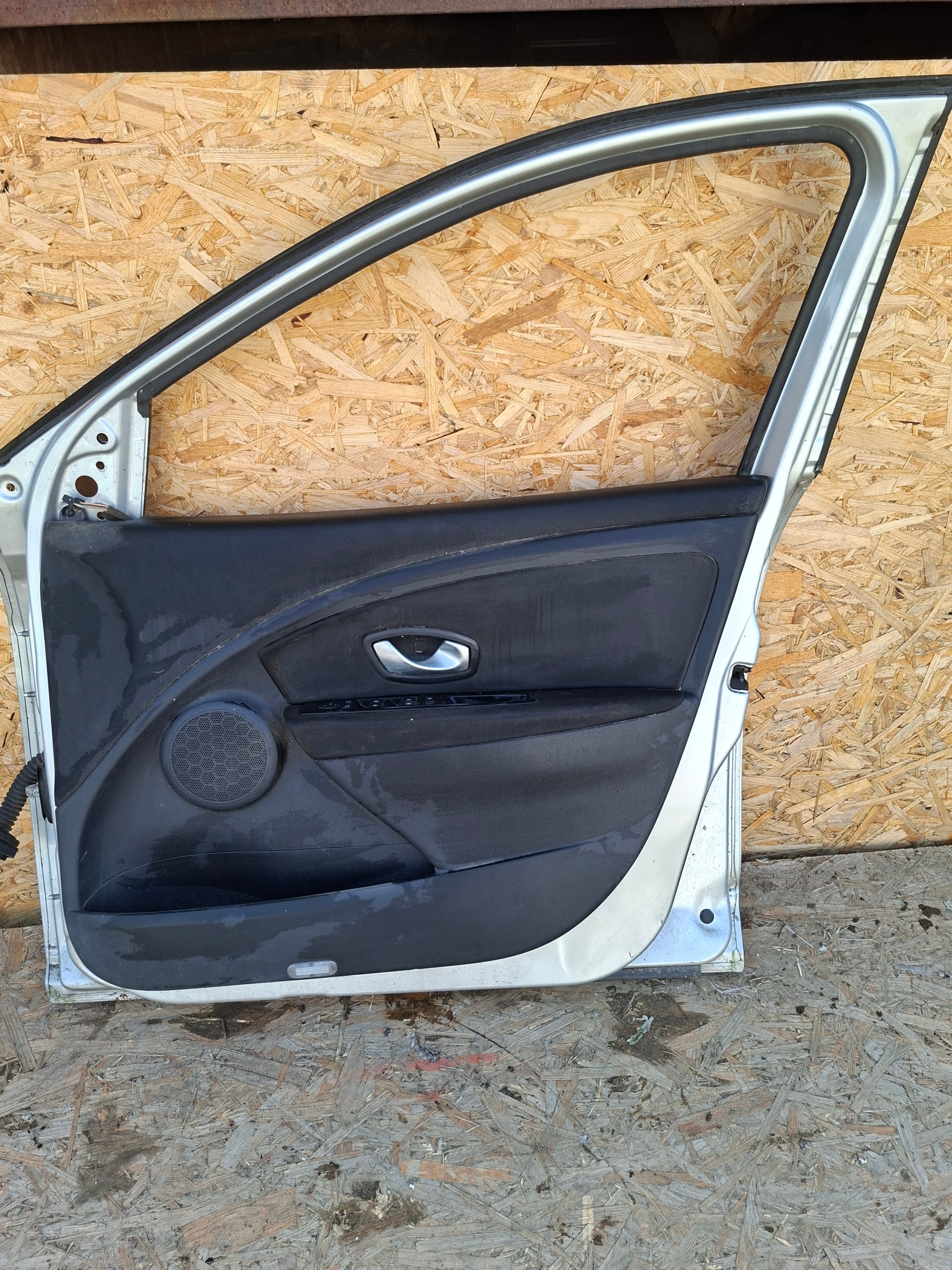 door right front RENAULT MEGANE III -08