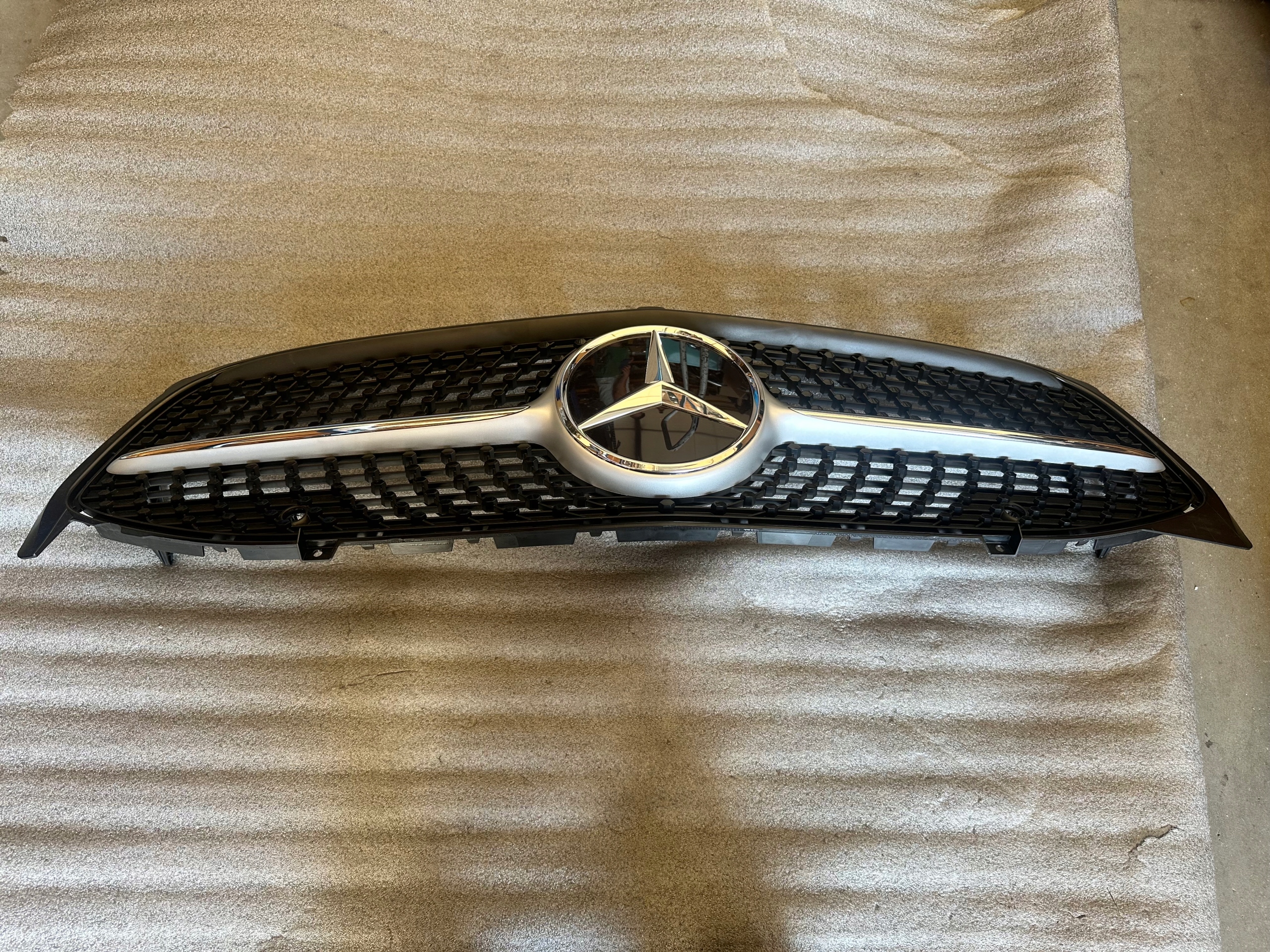 решетка радиатора MERCEDES CLA W118 AMG Diamond A1188850001....