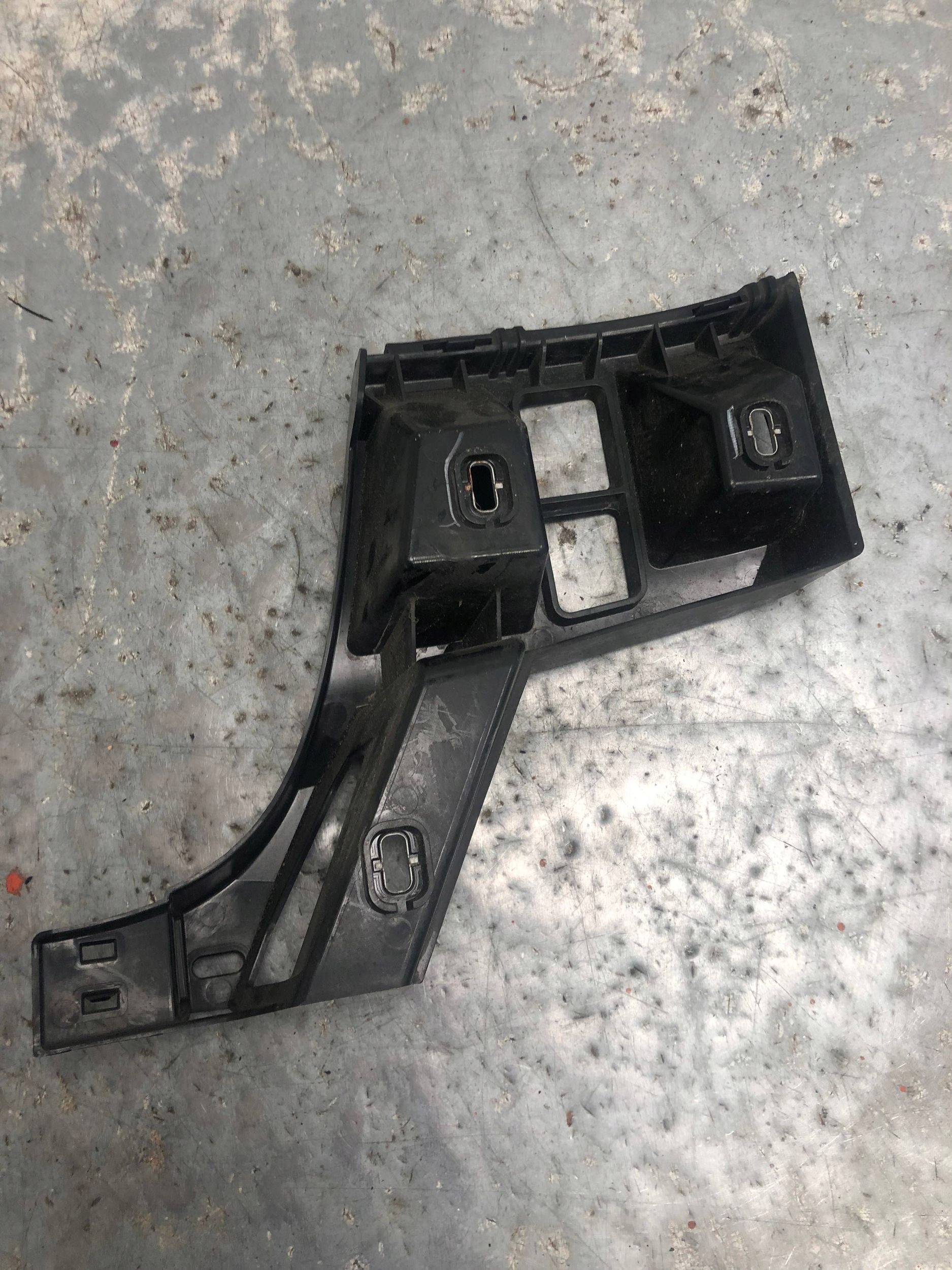bumper bracket left rear part MERCEDES W166 ML A1668803303