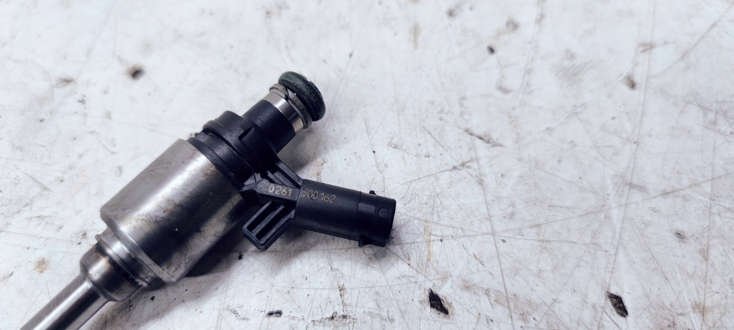 nozzle injector AUDI A4 A5 2.0 TFSI 0261500162
