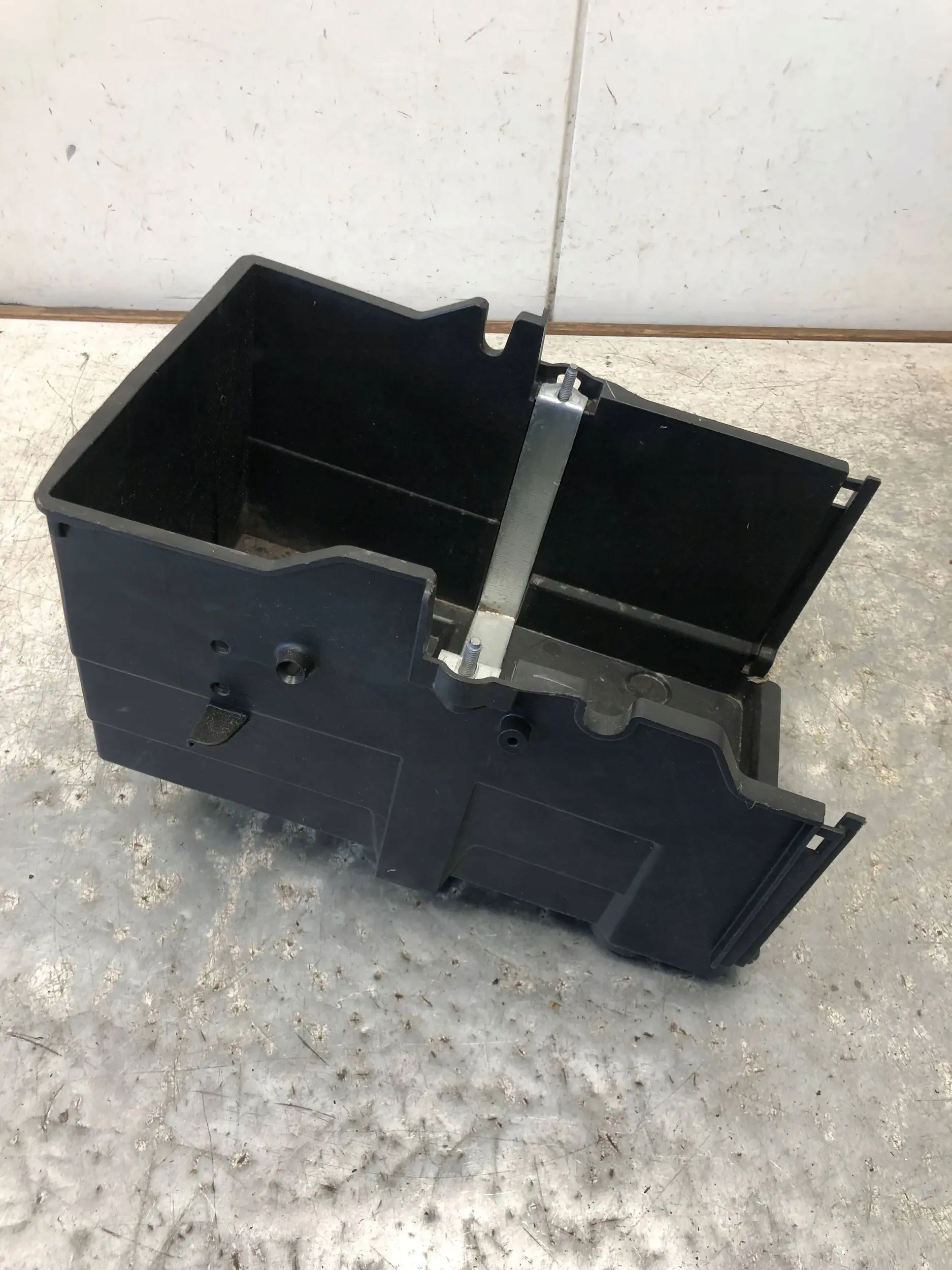 Gehäuse AKUMULATORA FORD KUGA MK2 AM51-10723-AE