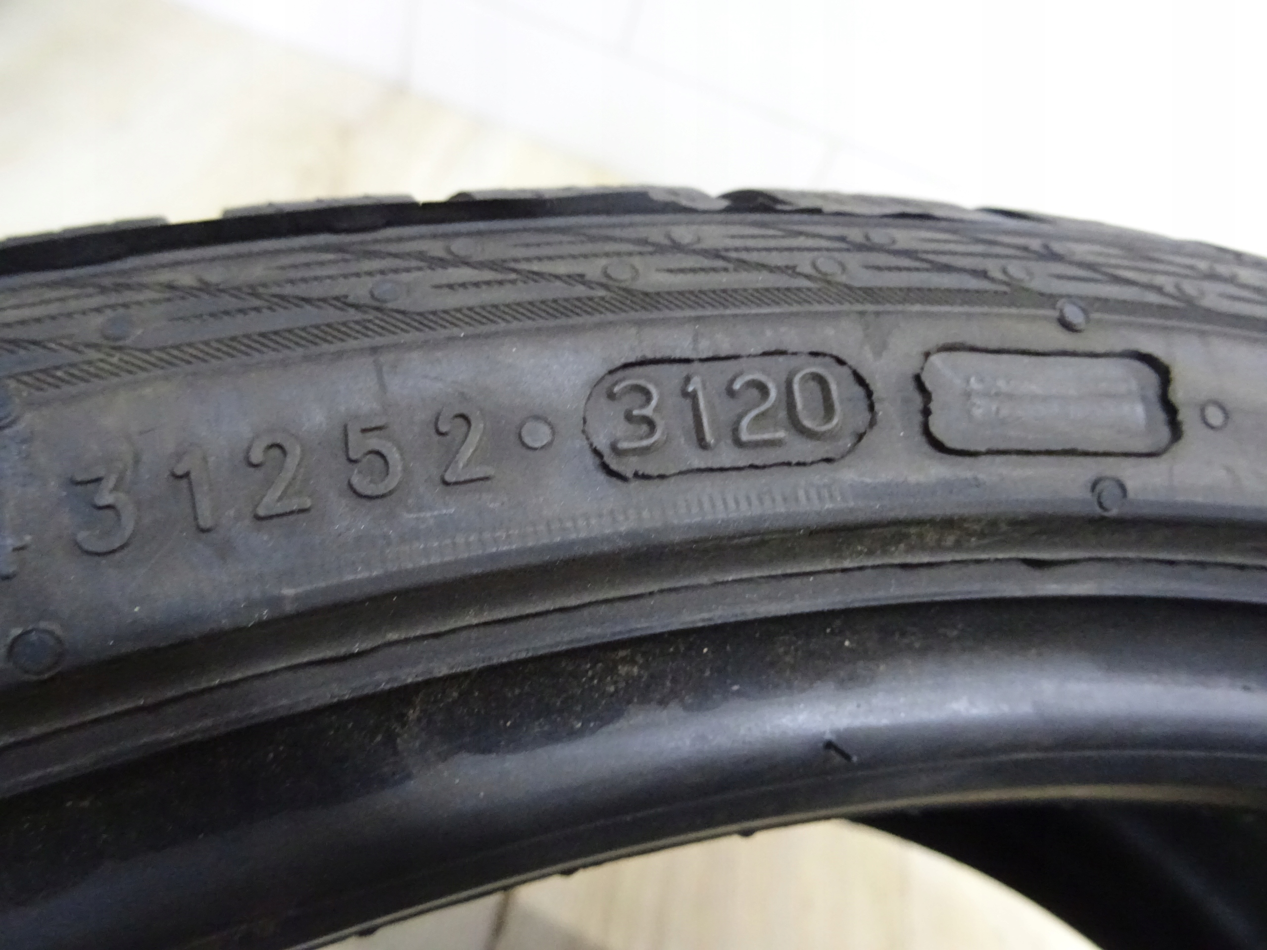 OPONA Nokian Tyres WR Snowproof P 245/35R21 96W Profil opony 35