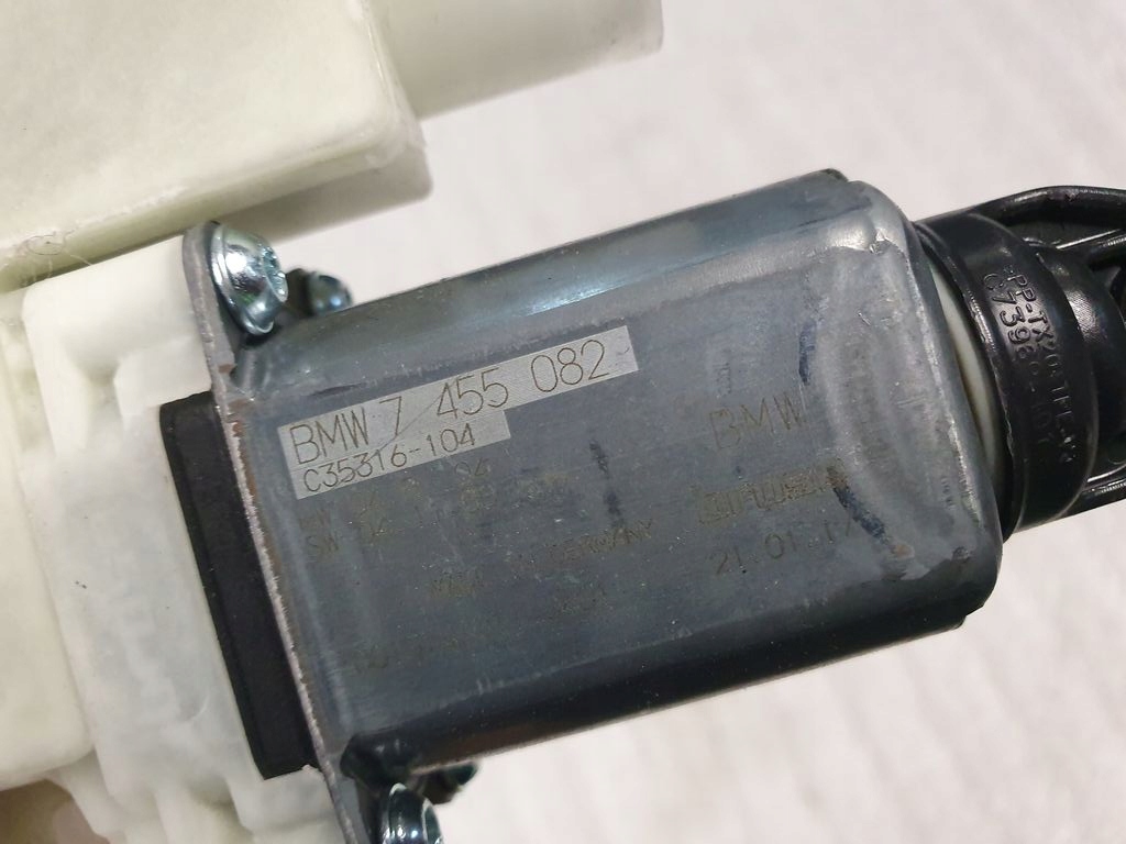 Motor BMW G30 G31 7455082 vorne rechts Original