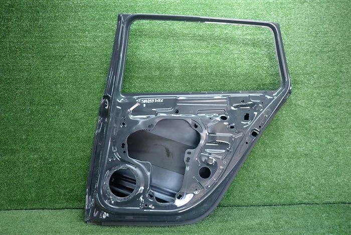 VW GOLF VIII KOMBI door right rear. rear part