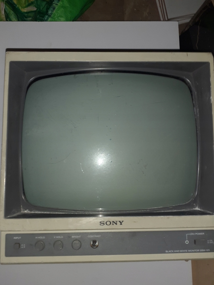 Monitor Sony dawny zbytek techniki