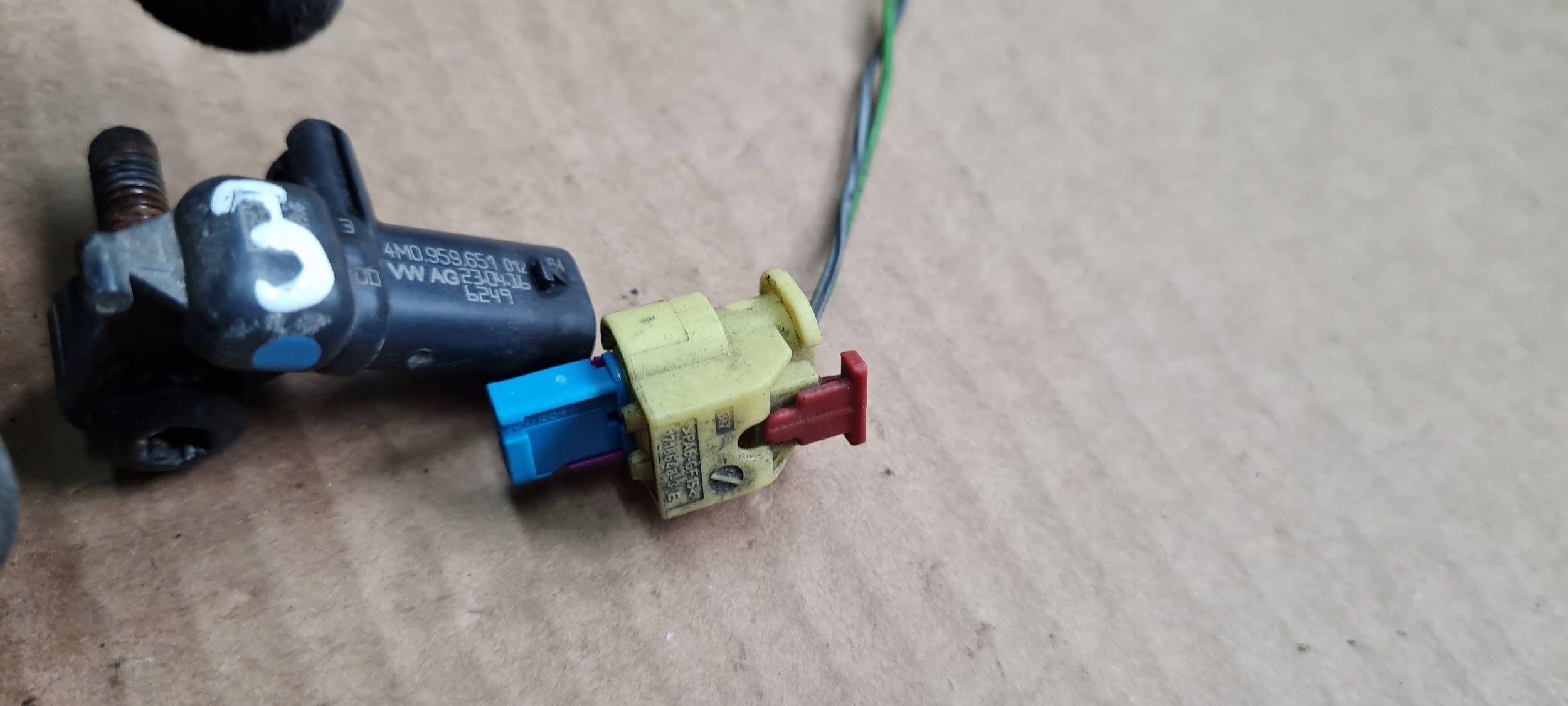 A4 B9 8W impact sensor connecting spoiler 4M0959651 A5 8W Q7 4M Q5 80A