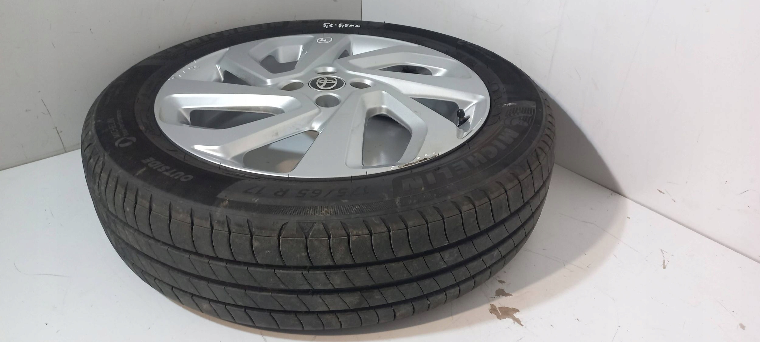 Toyota Aygo X wheels discs aluminium R17