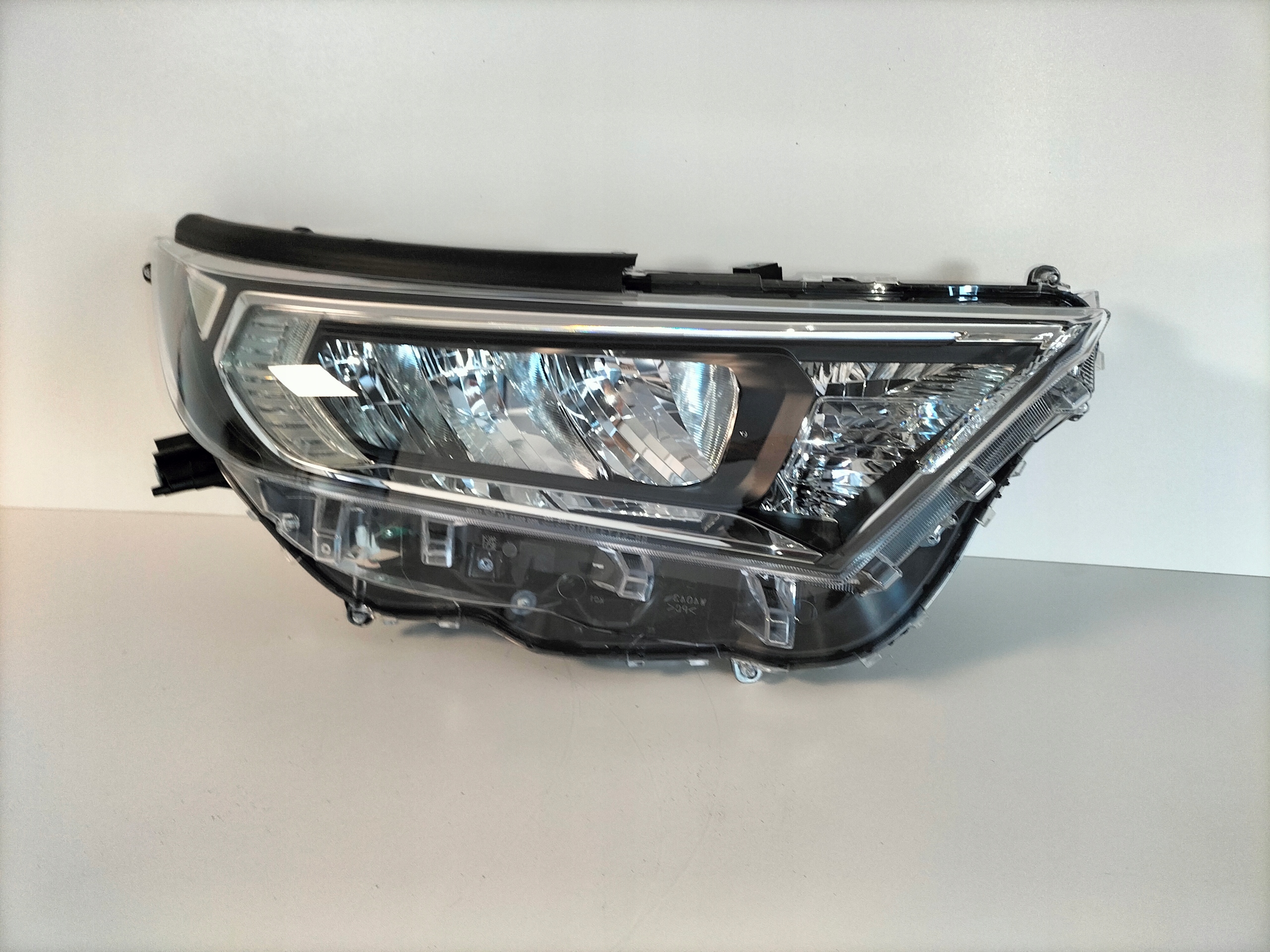 light front reflektor right TOYOTA RAV4 V 18- FULL LED