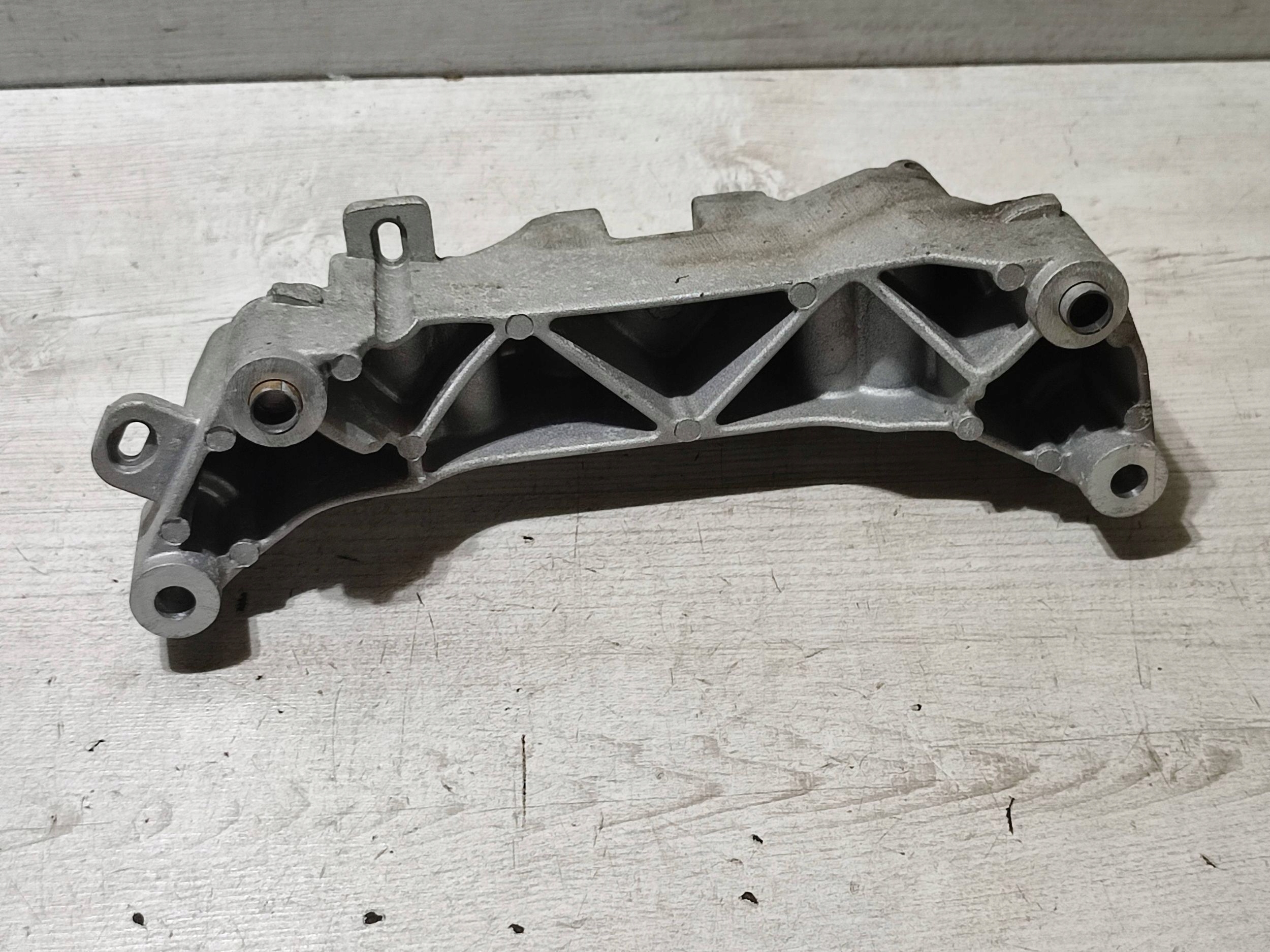 Peugeot 2008 and 2018 console engine mount