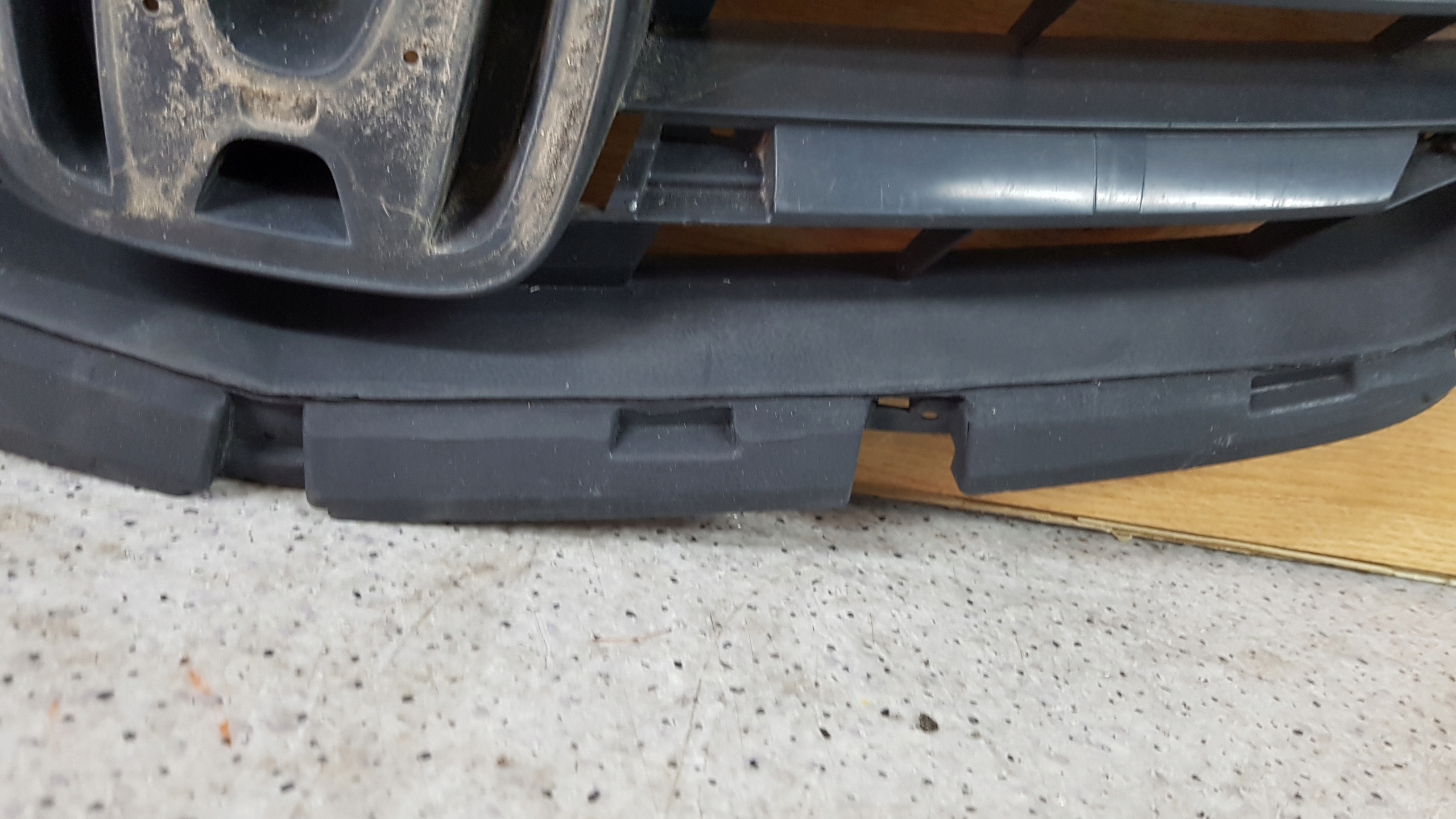 HONDA ACCORD VIII 2011 - GRILL GRILL D 33