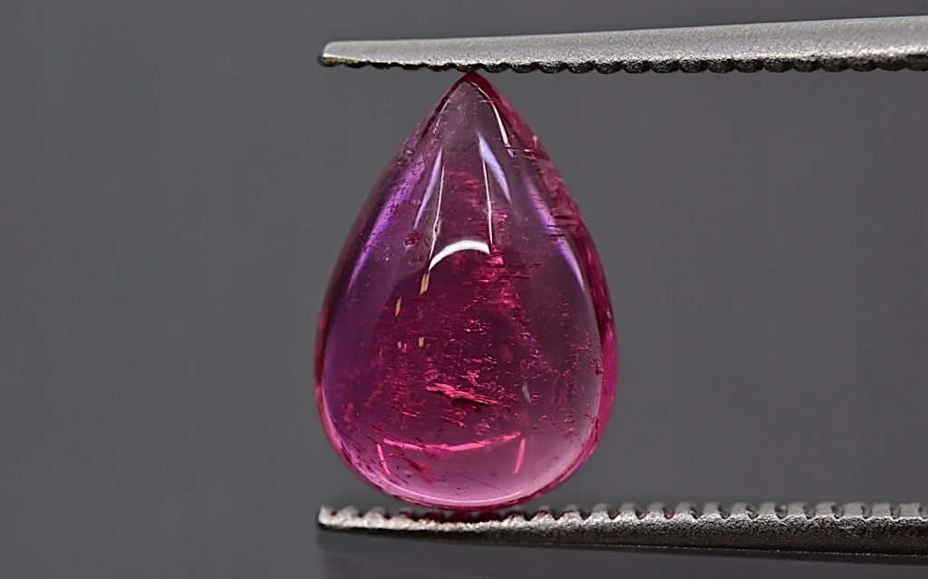 Turmalín kabošon slza 10x7 mm