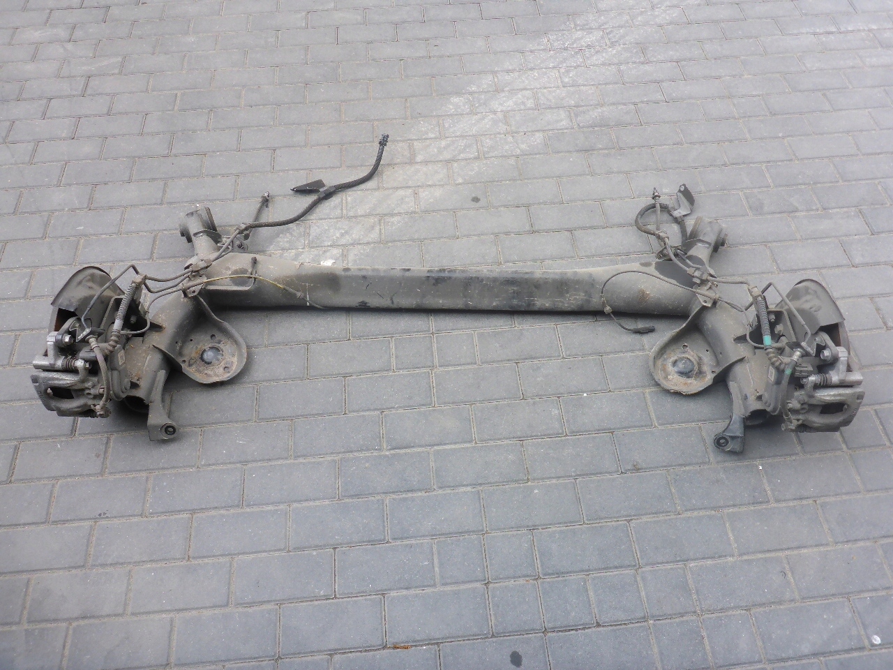 BELKA ZAWIESZENIA TYŁ KOMPLETNA QASHQAI J11 LIFT