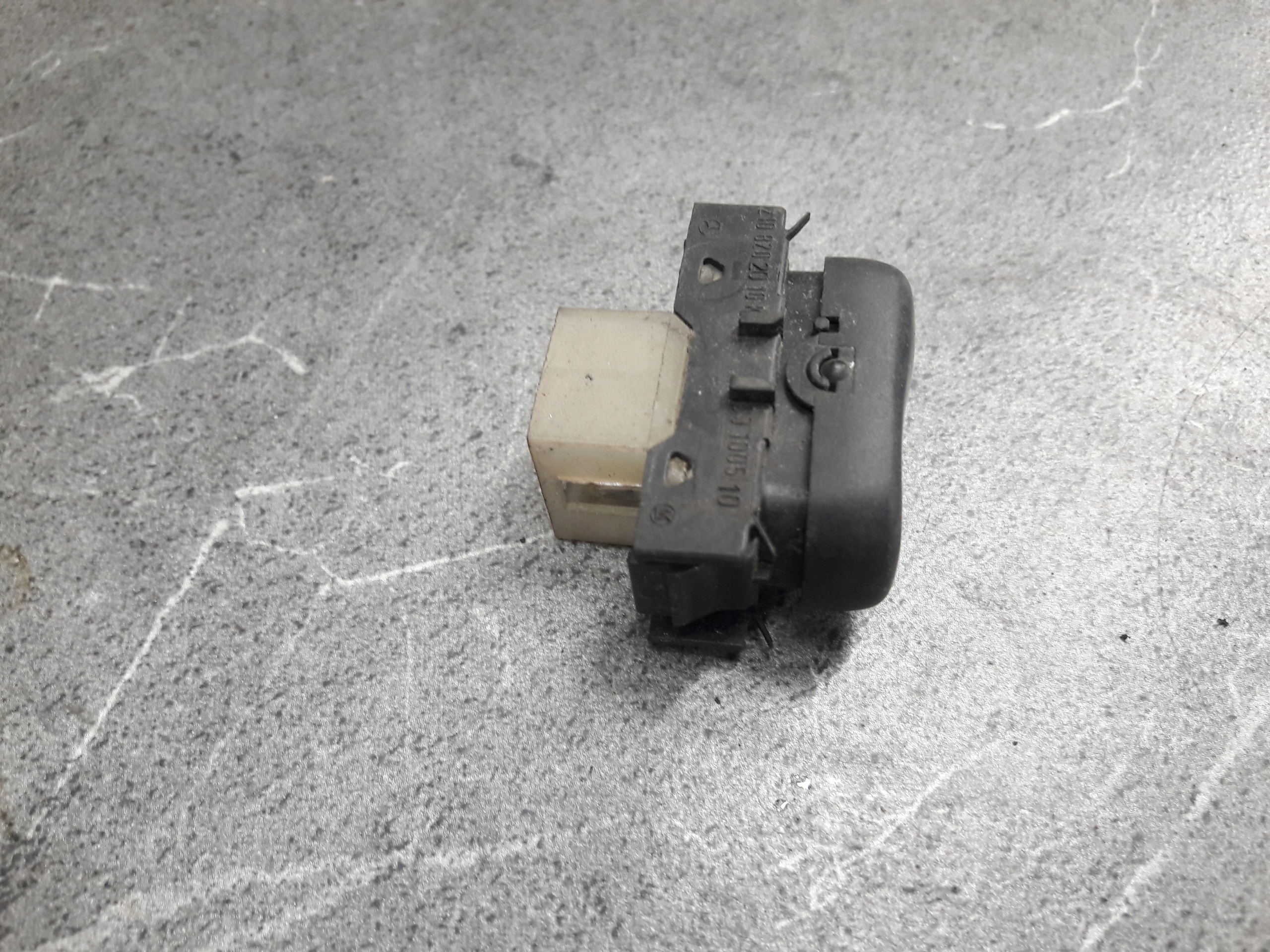 210b202010 przelacznik lusterek mercedes w210 Producent części Mercedes