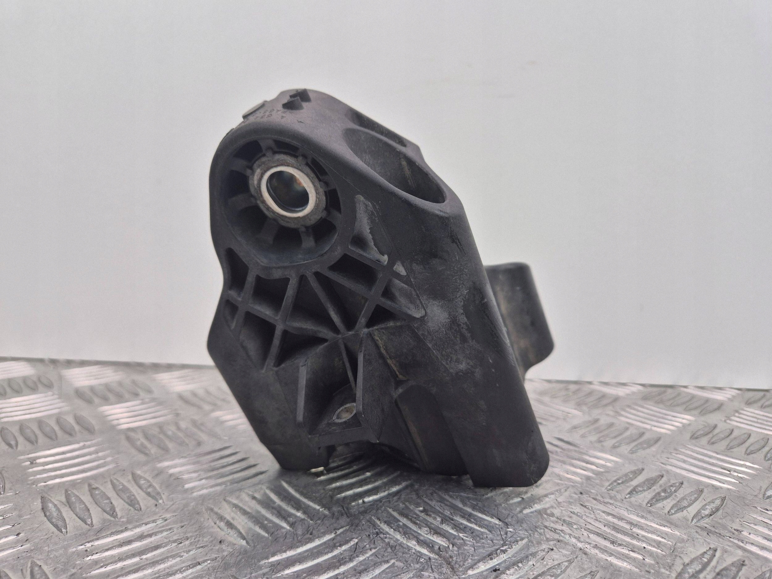 engine mount Mercedes E300d W213 A6542232200 OM654