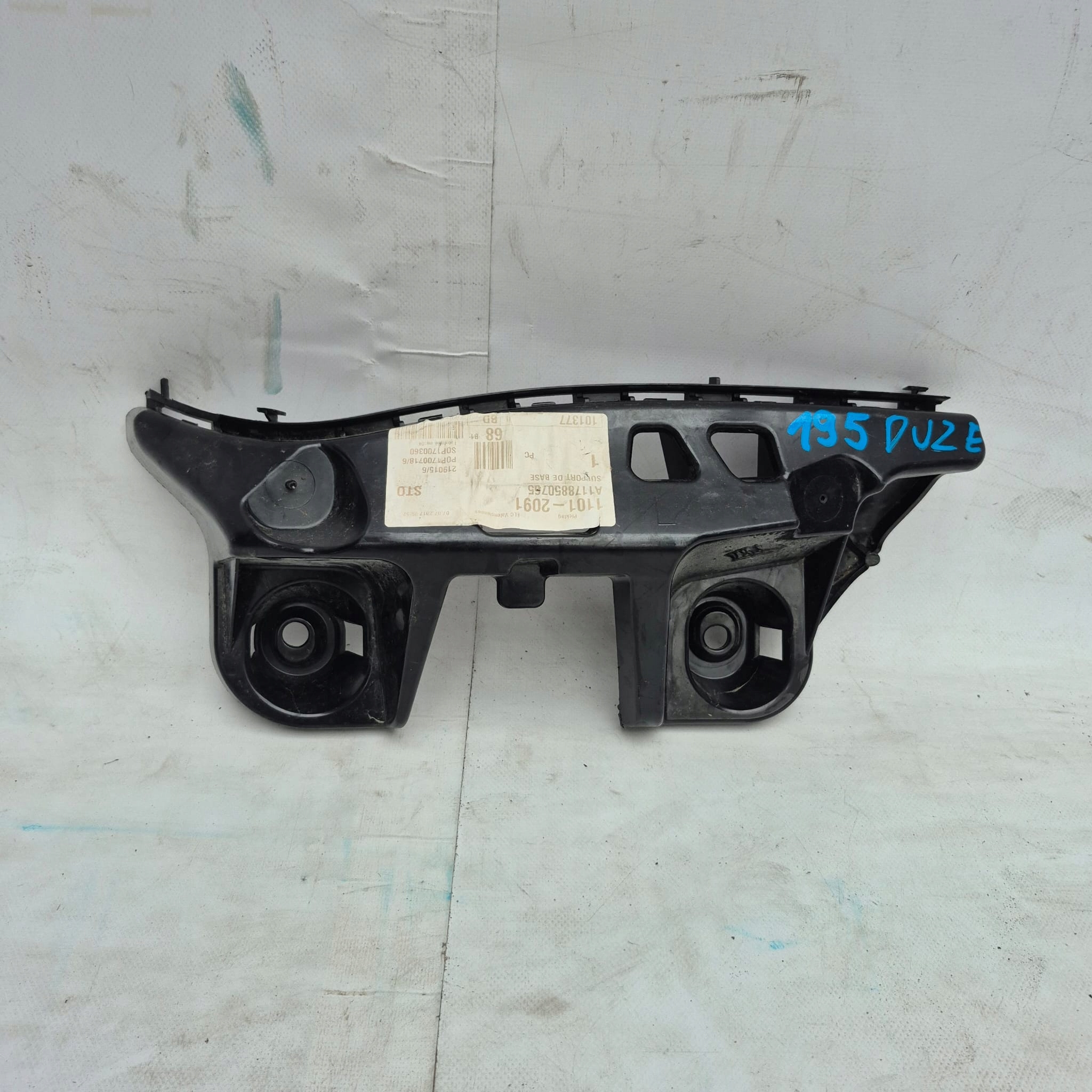 MERCEDES CLA and 1 C117 13-19 bracket holder support left rear part