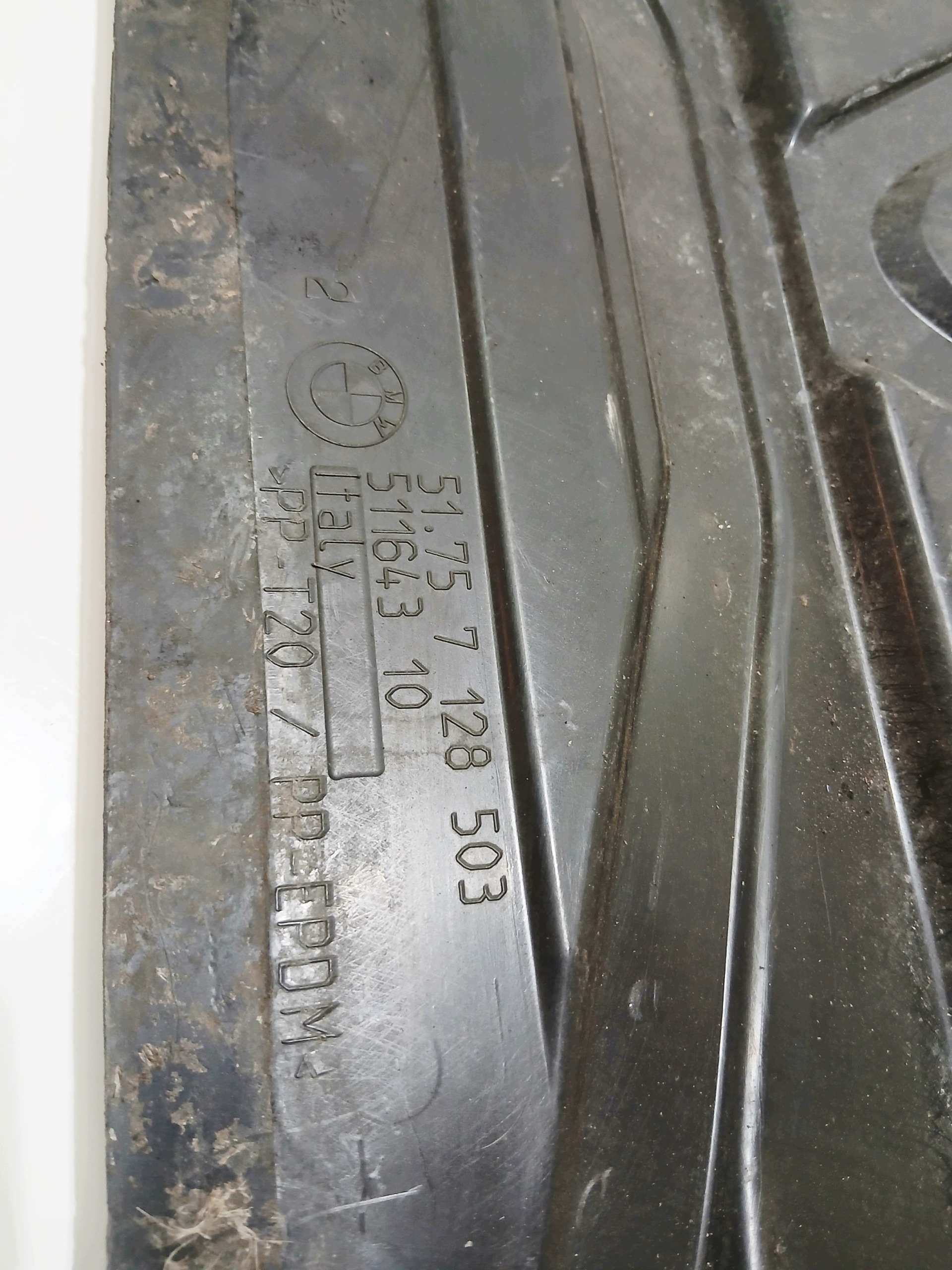 cover lower radiator BMW E90 E91 LCI OE 7128503