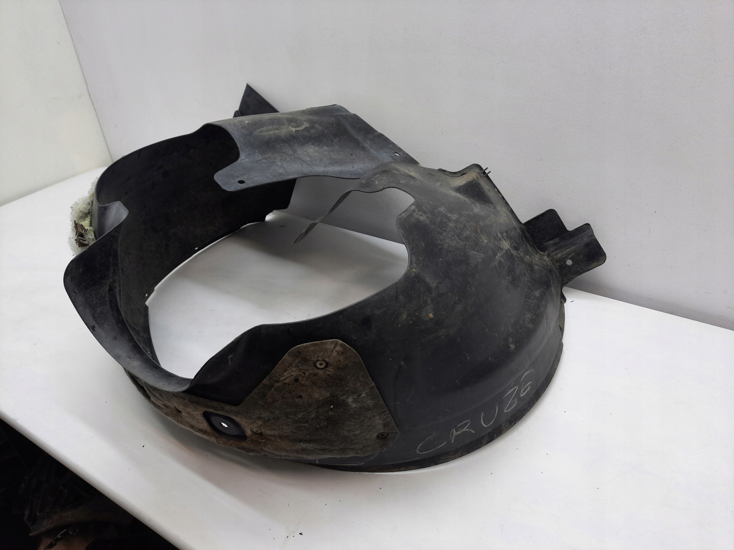 CHEVROLET CRUZE 09- mudguard left front original