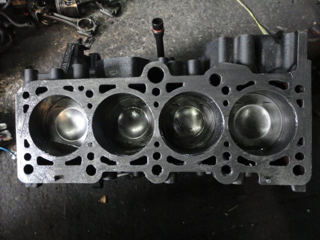 BLOK SILNIKA NOWA POMPA 06F103021D AUDI VW 2.0TFSI