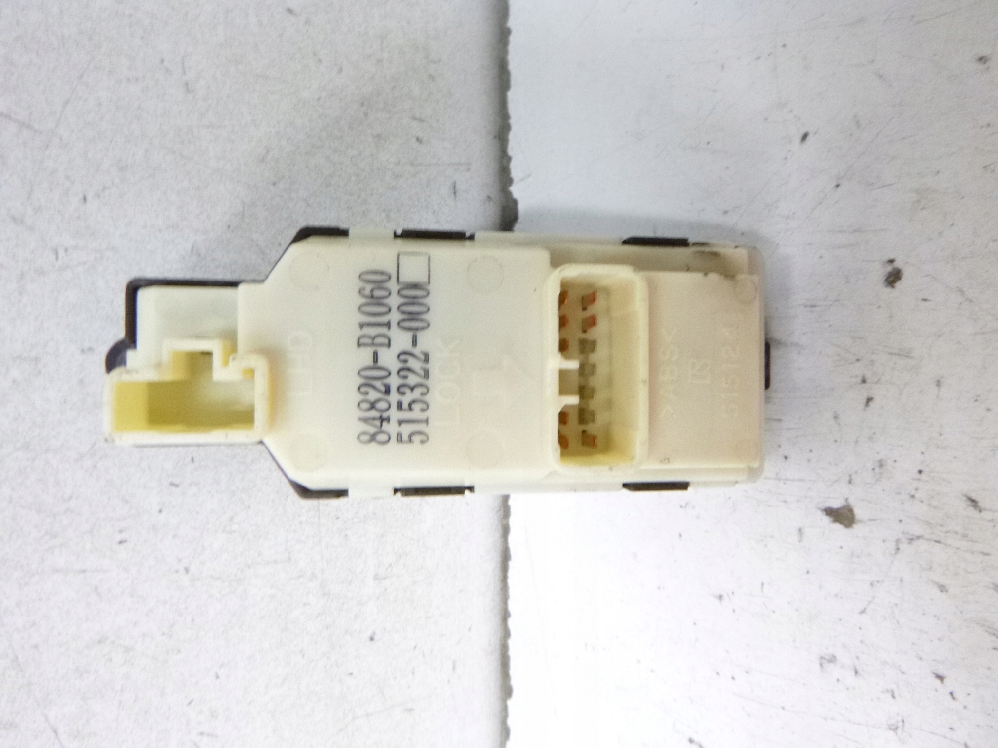 switch panel of the window left Daihatsu Materia 2009r. 84820-B1060